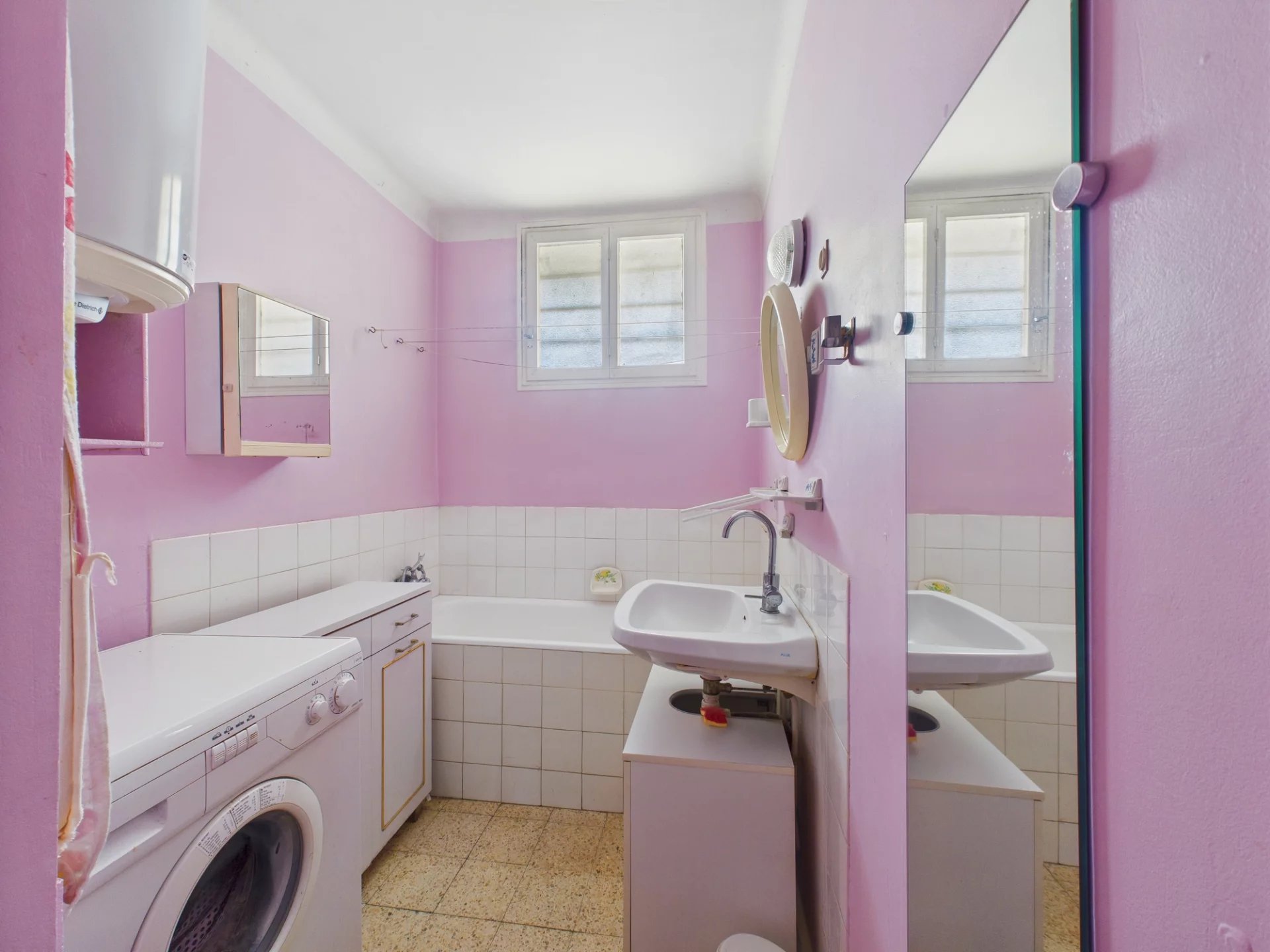 Appartement 4 pièces Balcons – 64m² – Cave – Parking Collectif – Av Desiree Clary – NICE