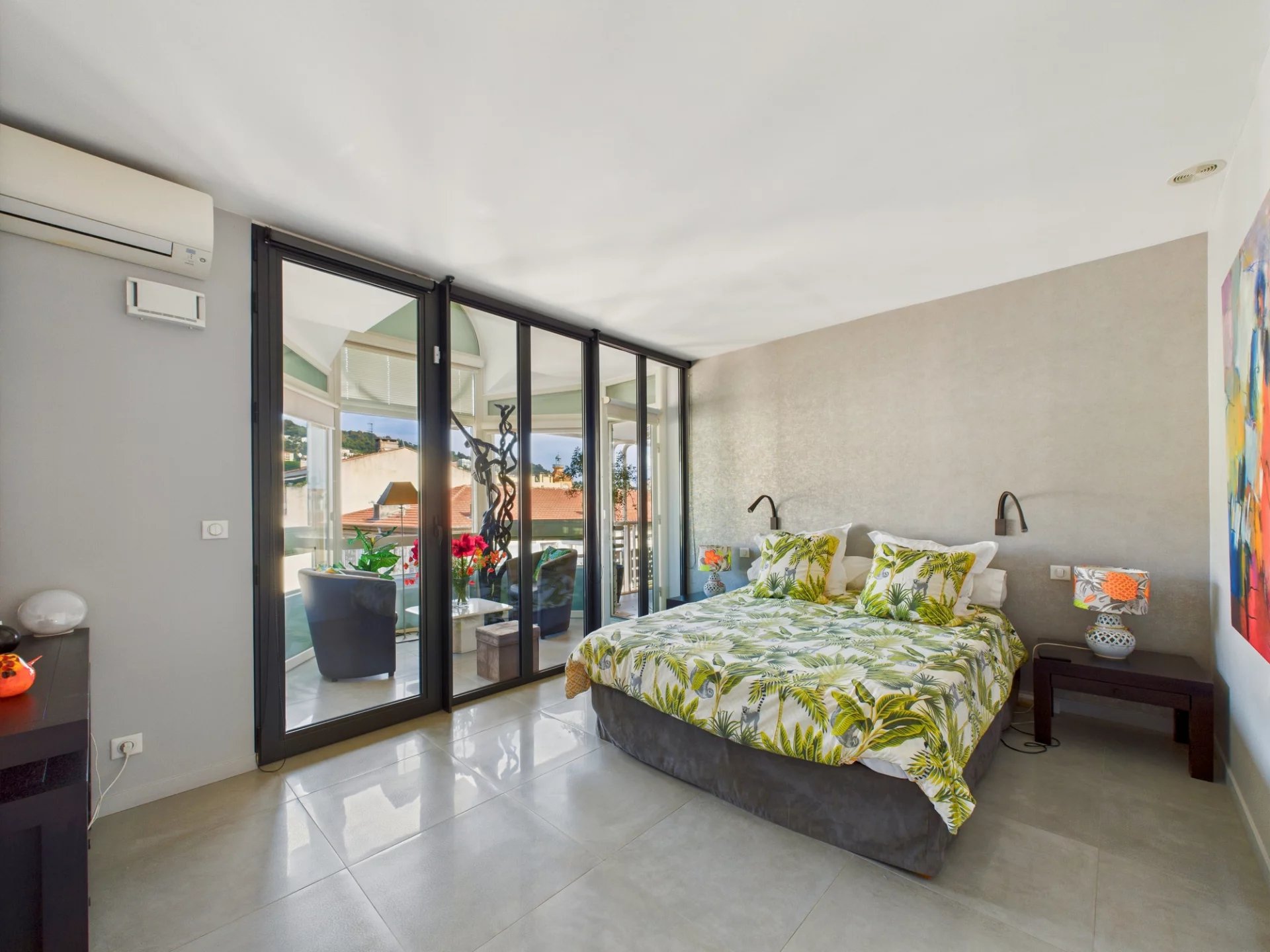 4 pièces Duplex 190m² dernier étage – Rue François Guisol NICE Le Port