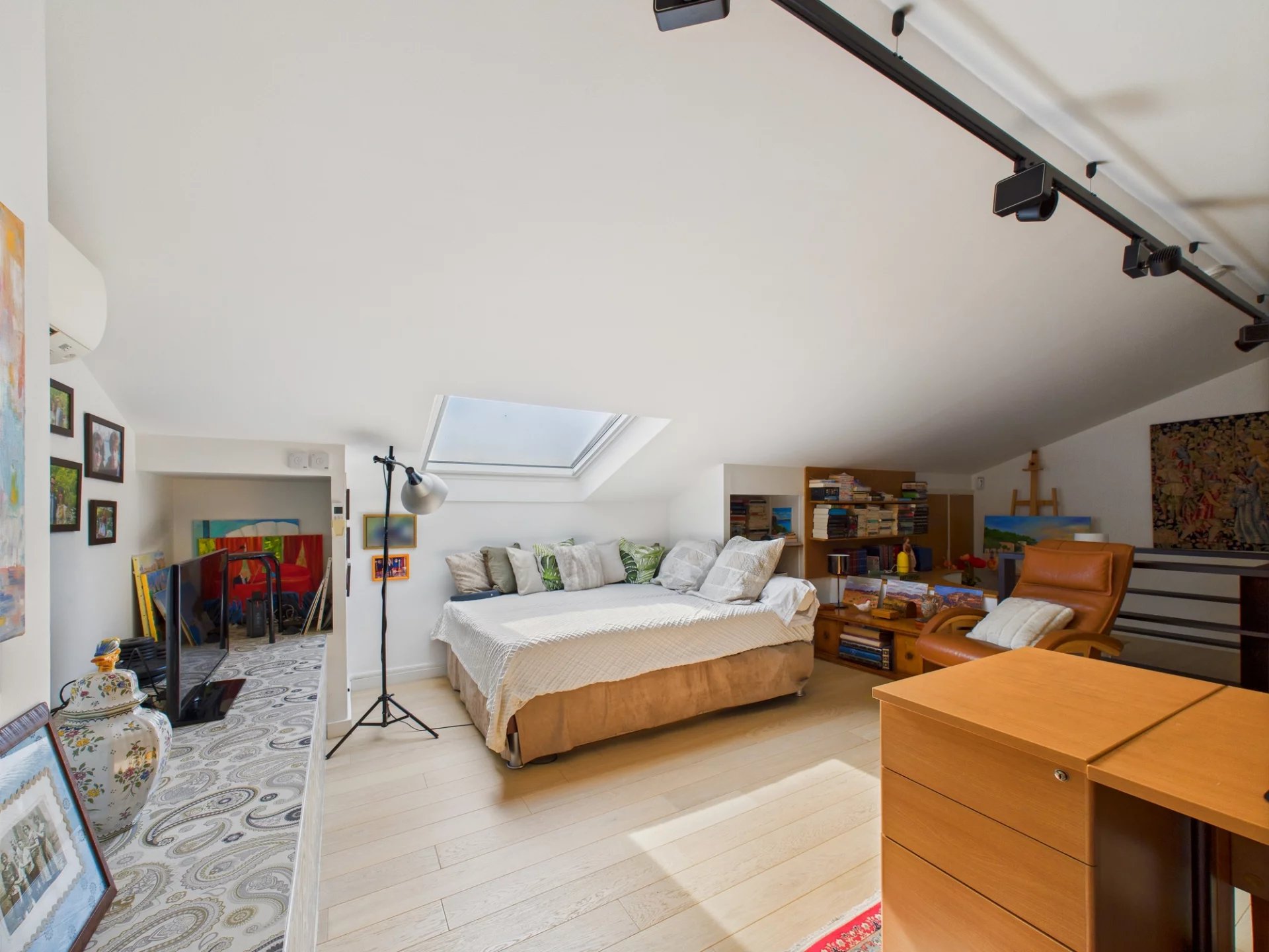 4 pièces Duplex 190m² dernier étage – Rue François Guisol NICE Le Port