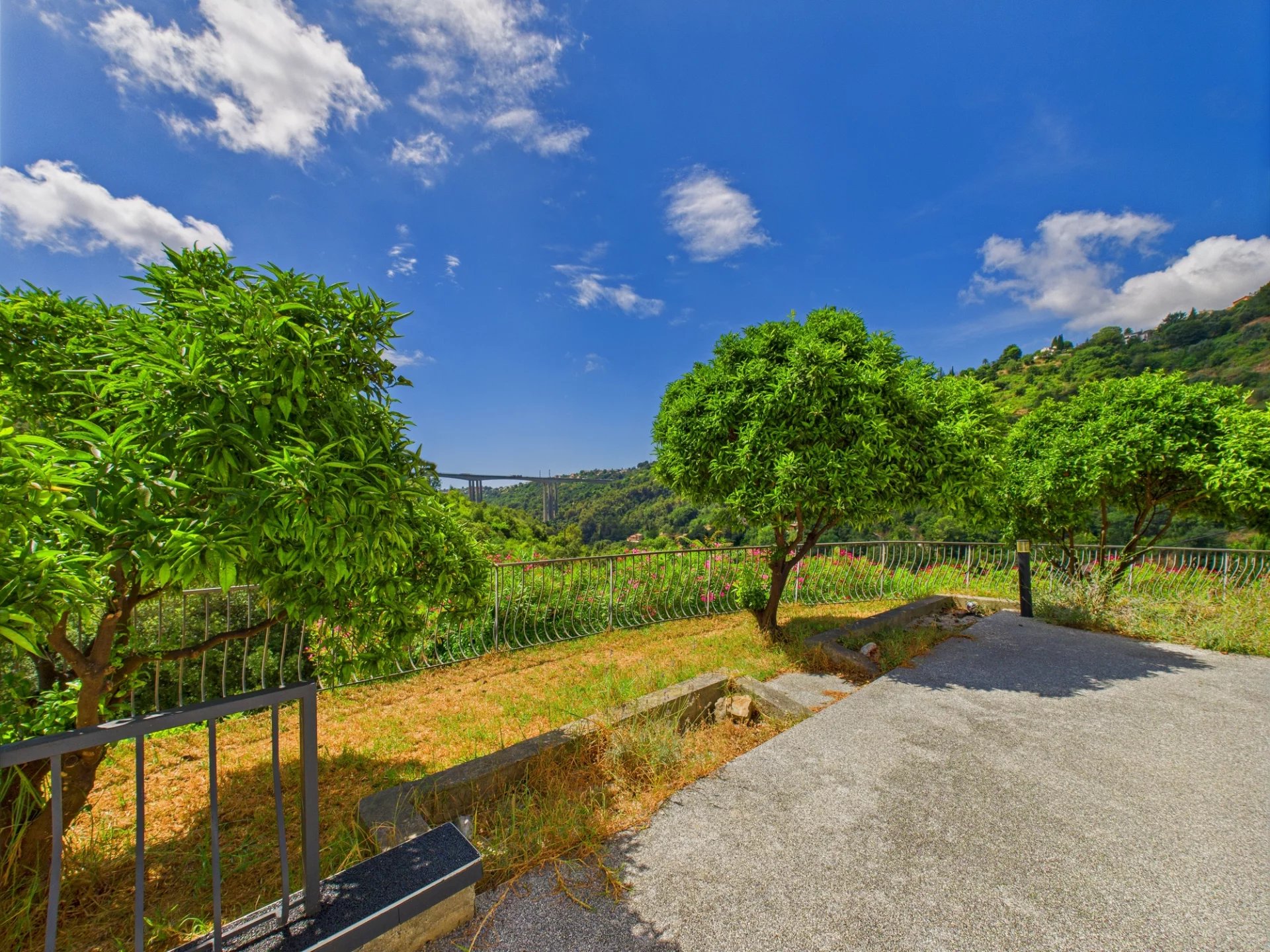 Bas de VILLA 4 pièces 114m² Jardin / Terrasse + Grand garage – Av de Féric NICE