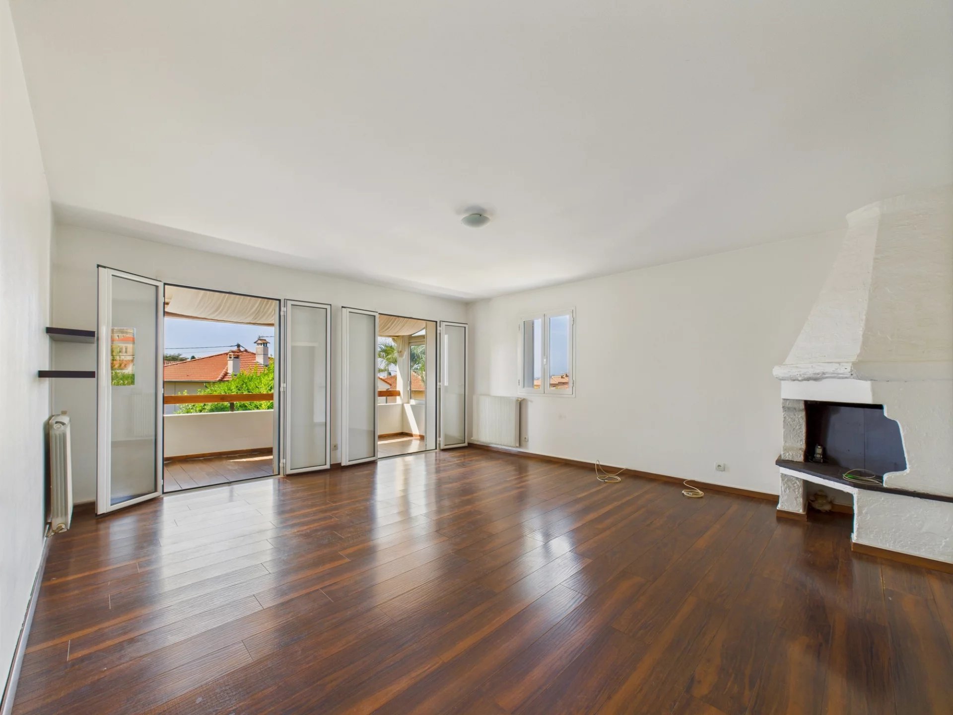 Haut de villa 2 pièces 73m² + 2 Terrasses + 2 parkings – CAGNES SUR MER Bréguières