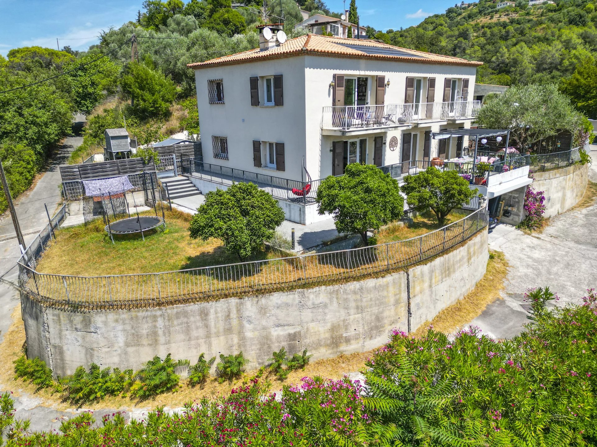 Bas de VILLA 4 pièces 114m² Jardin / Terrasse + Grand garage – Av de Féric NICE