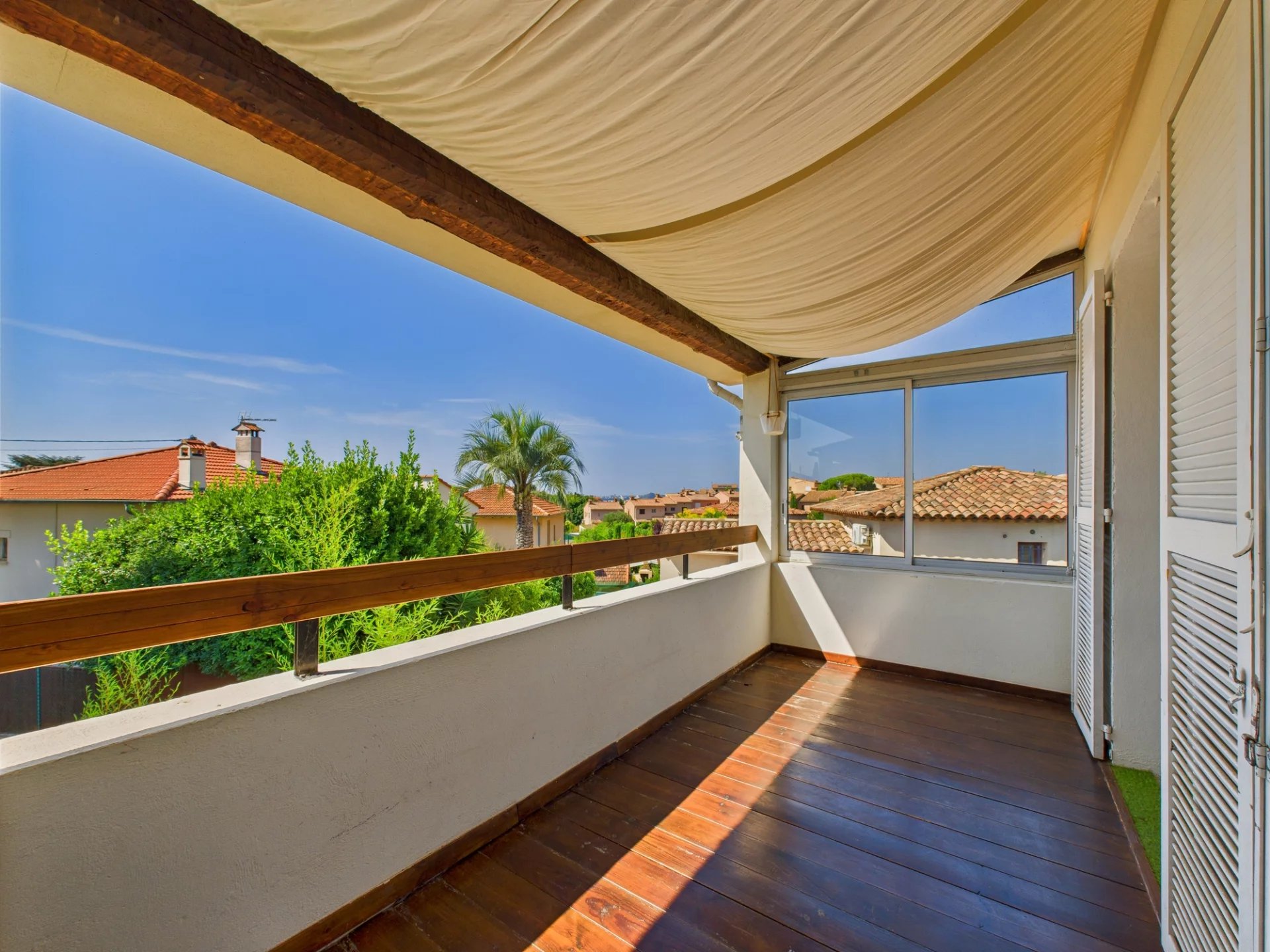 Haut de villa 2 pièces 73m² + 2 Terrasses + 2 parkings – CAGNES SUR MER Bréguières