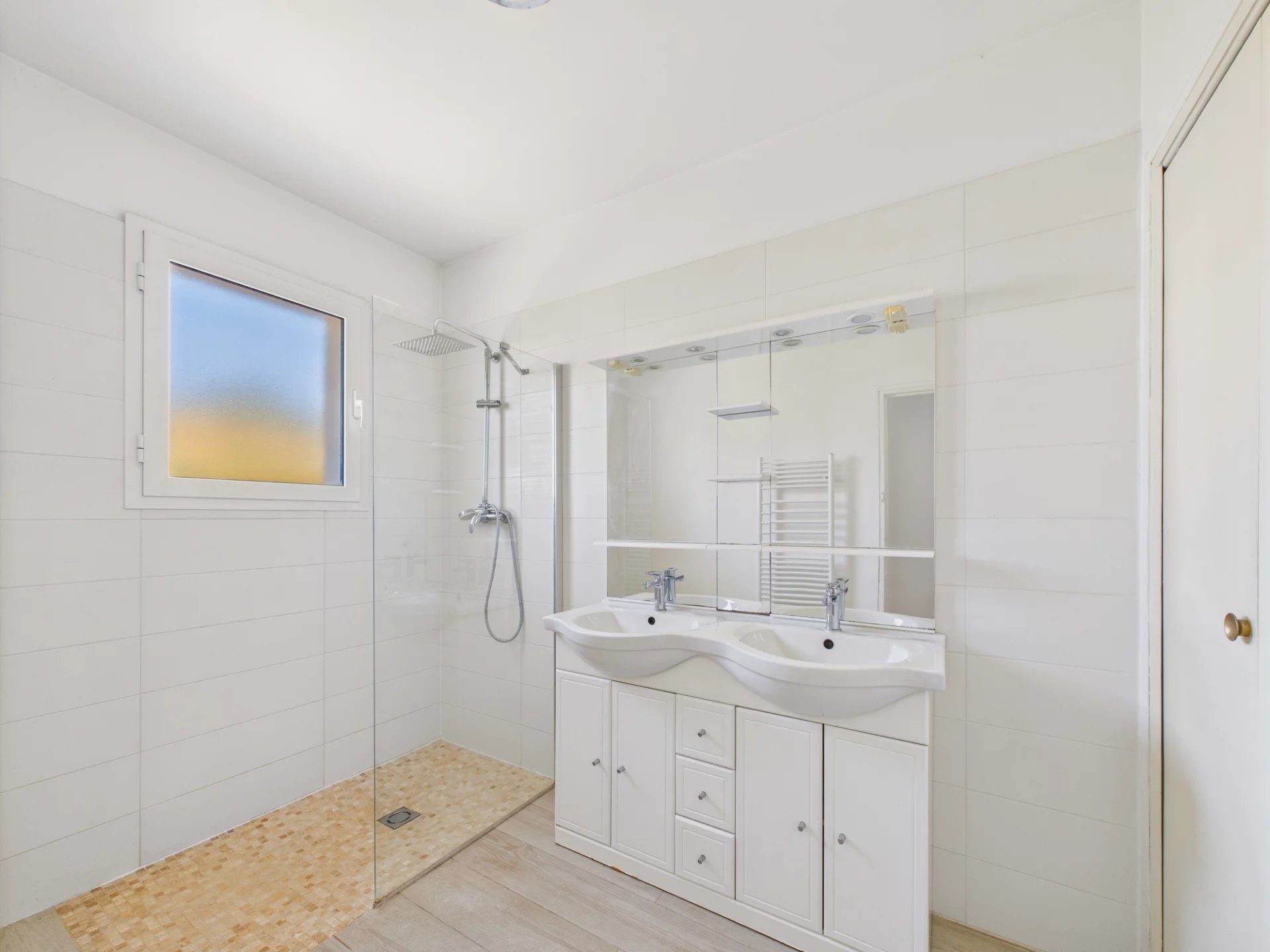Haut de villa 2 pièces 73m² + 2 Terrasses + 2 parkings – CAGNES SUR MER Bréguières