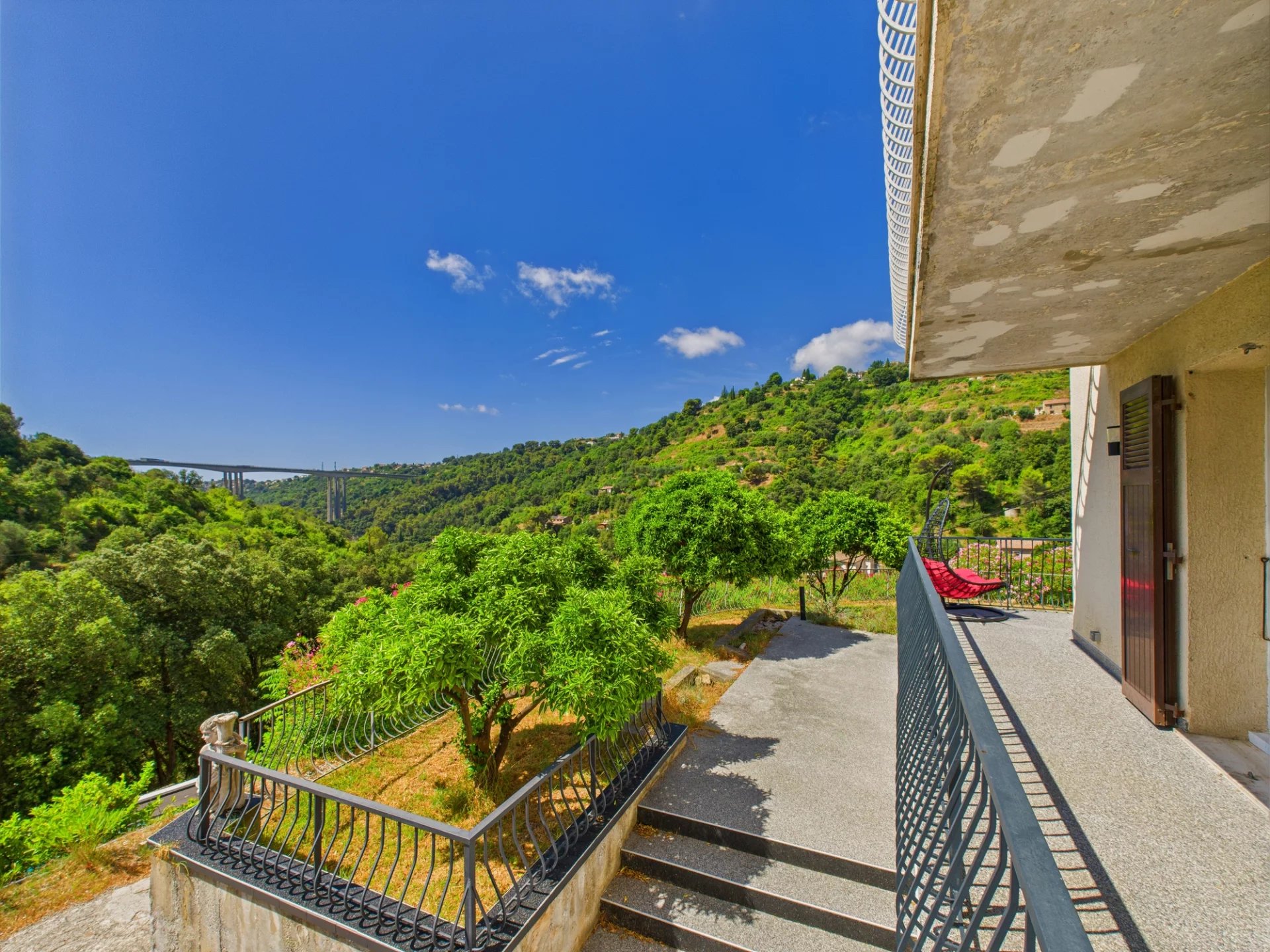 Bas de VILLA 4 pièces 114m² Jardin / Terrasse + Grand garage – Av de Féric NICE