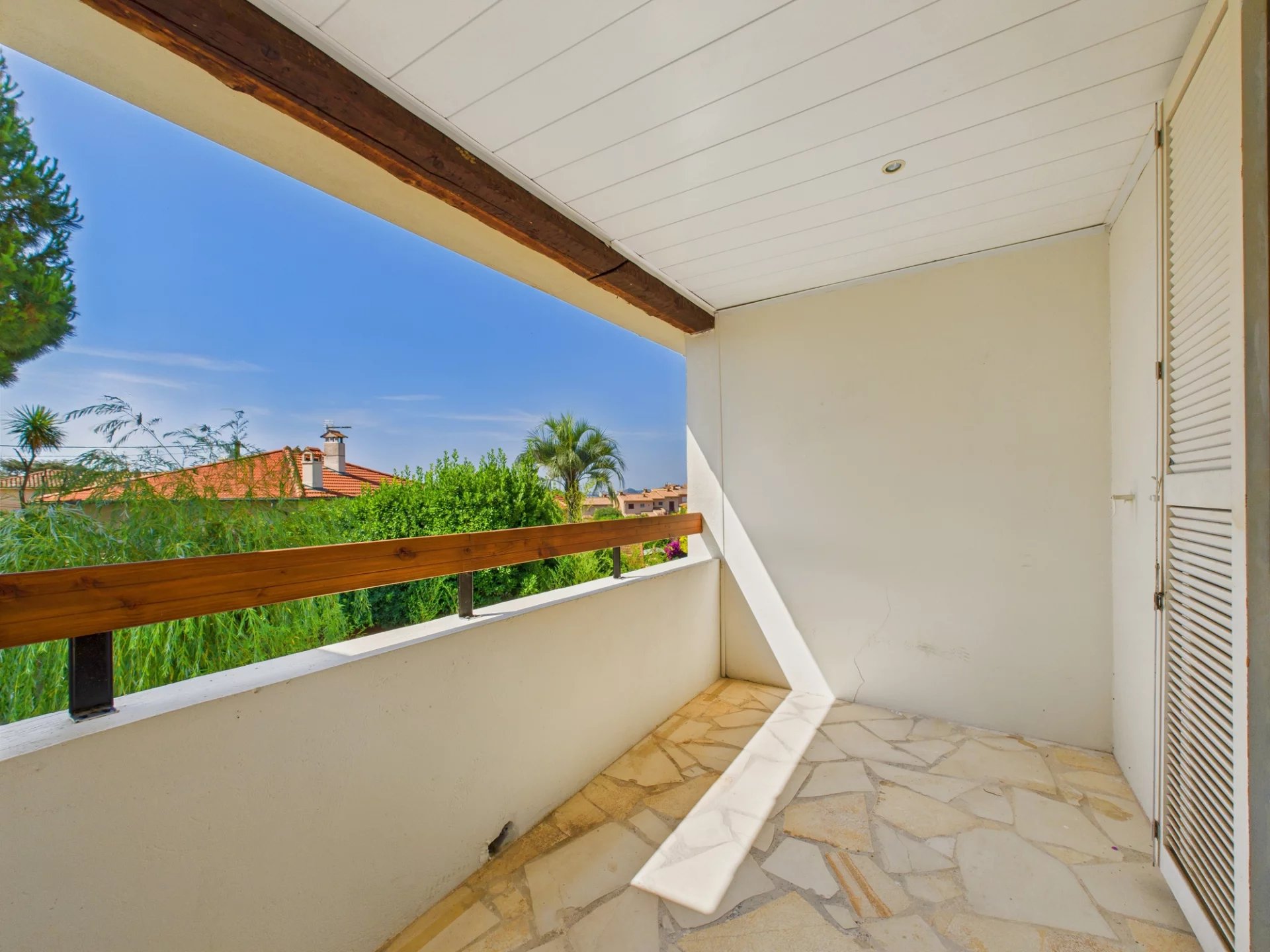 Haut de villa 2 pièces 73m² + 2 Terrasses + 2 parkings – CAGNES SUR MER Bréguières