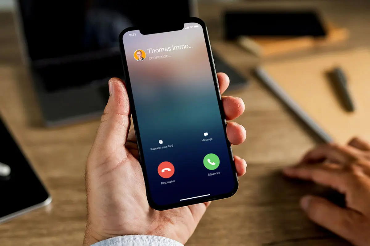 Image d'un iphone qui recoit un appel de Thomas d'ImmoVendu