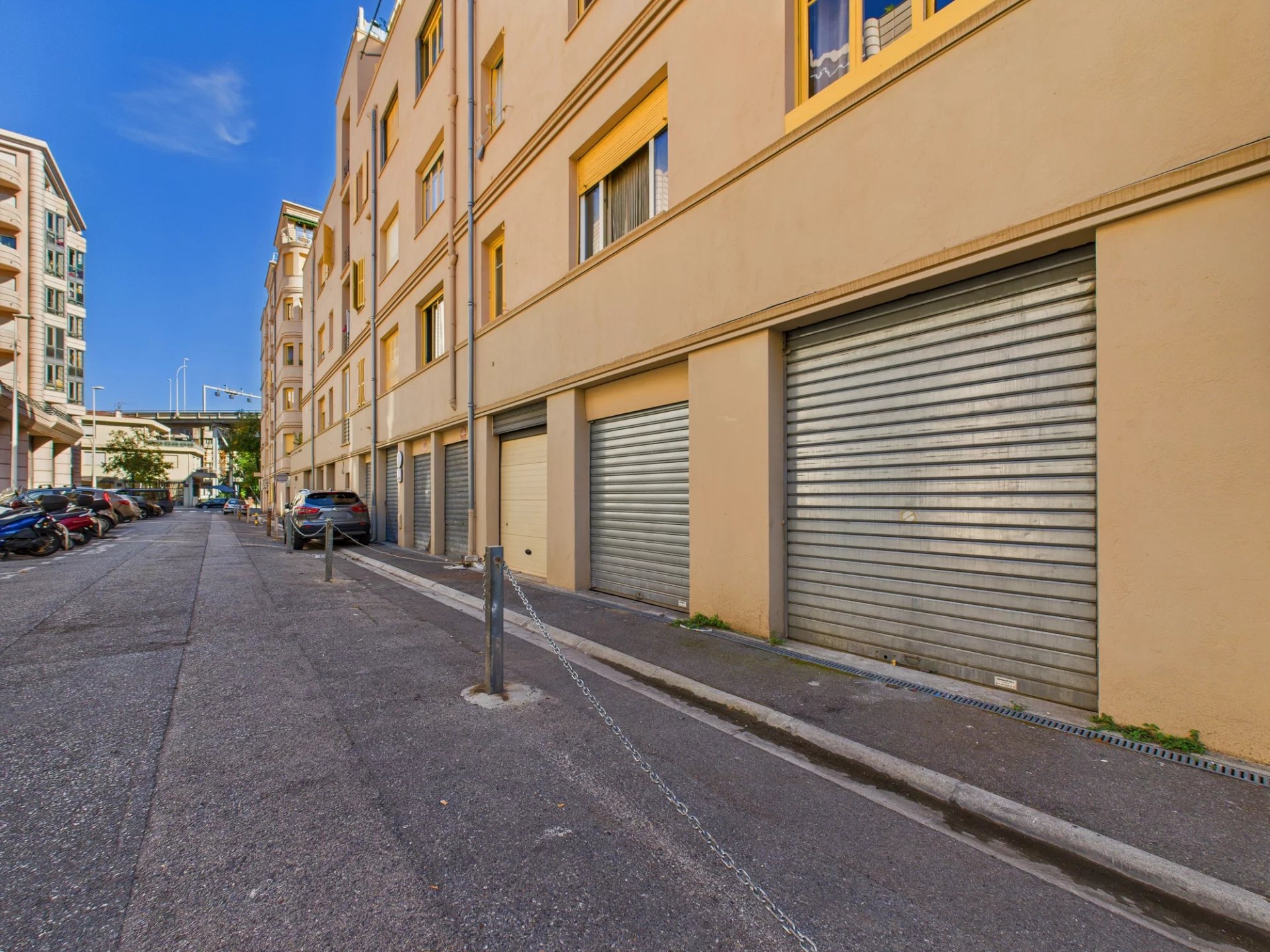 GARAGE – 77 BIS BD GAMBETTA – NICE