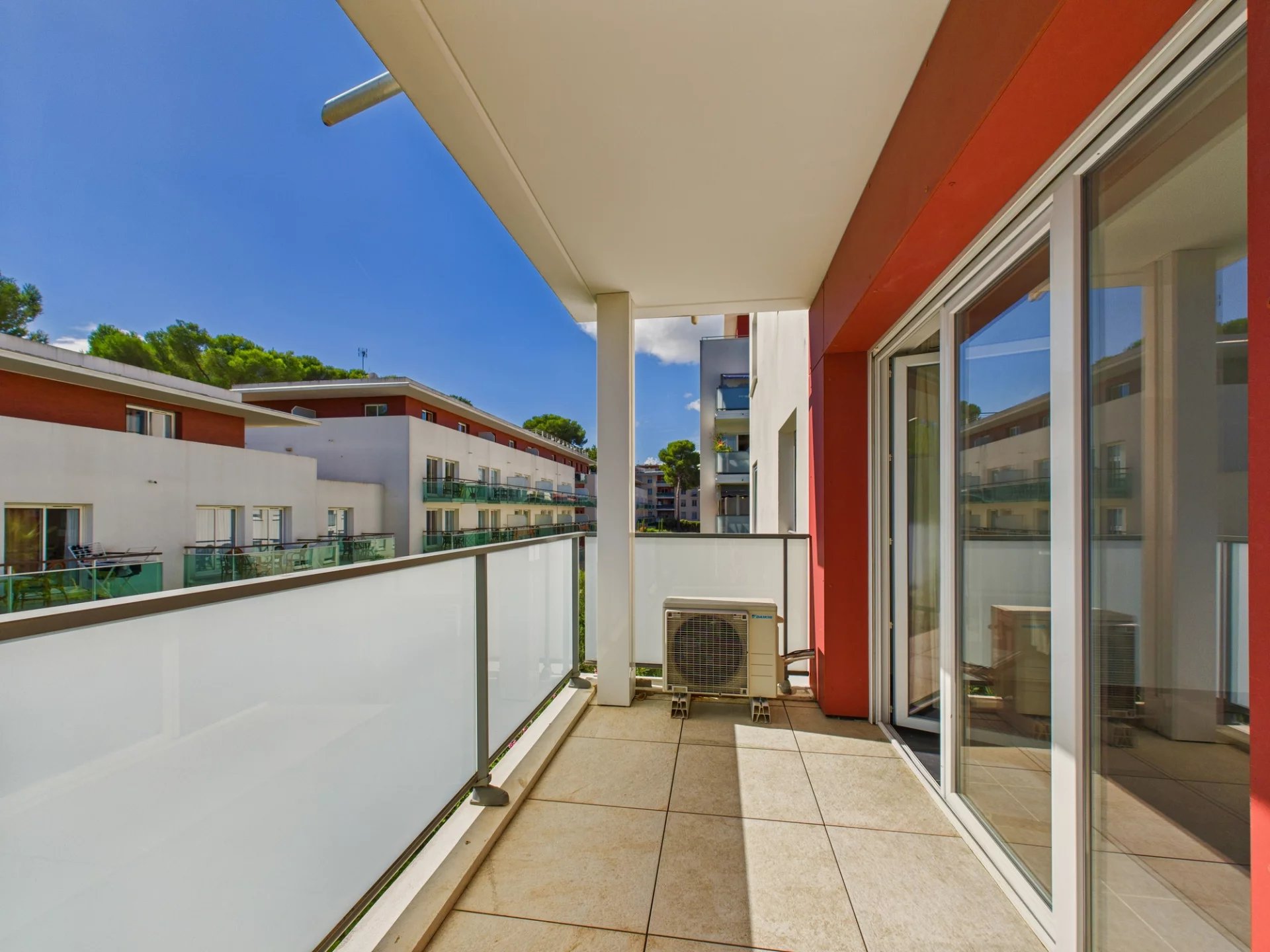 Appartement 2 Pièces Terrasse – Parking – Premiere Avenue – Antibes