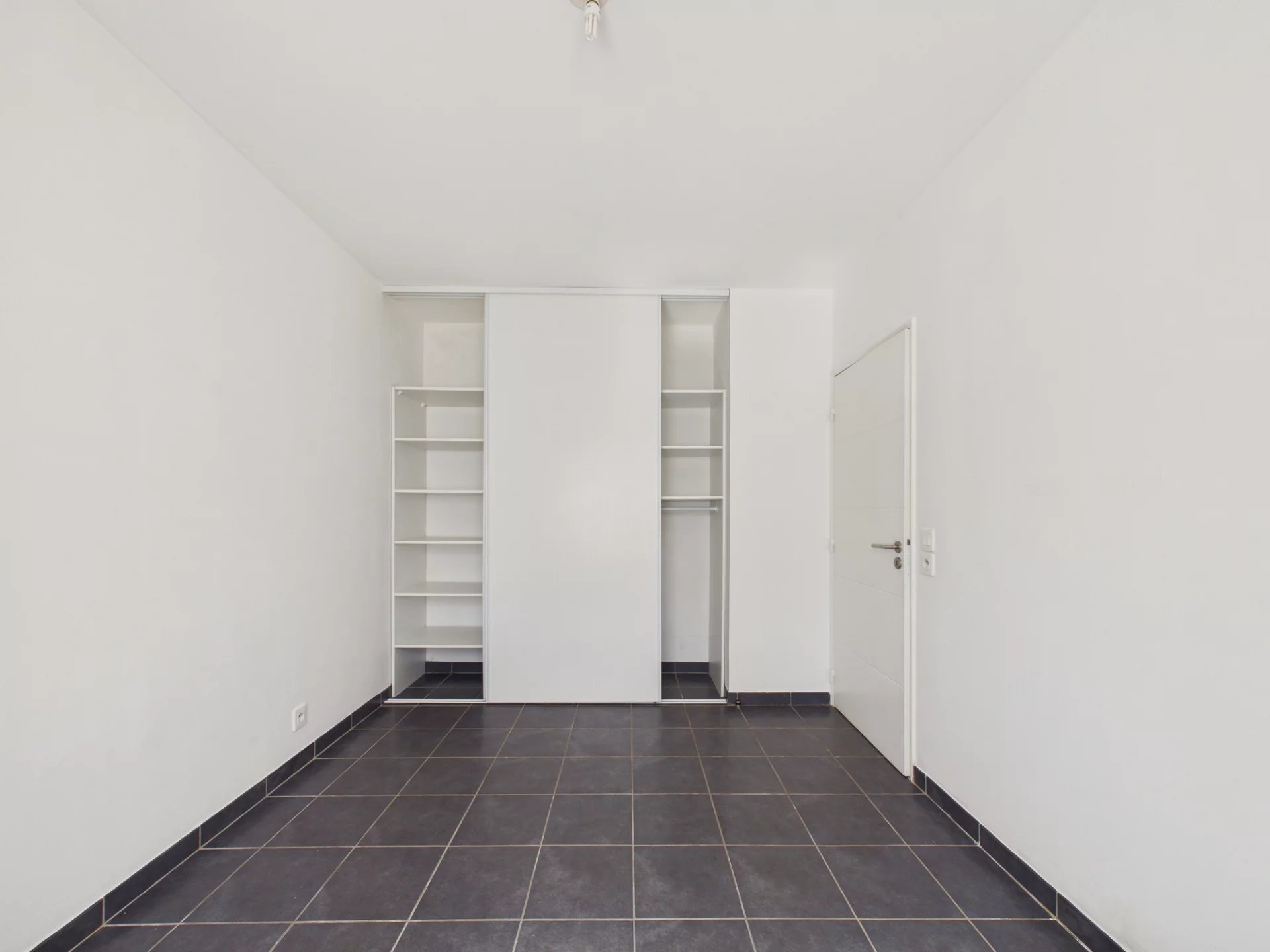 Appartement 2 Pièces Terrasse – Parking – Premiere Avenue – Antibes