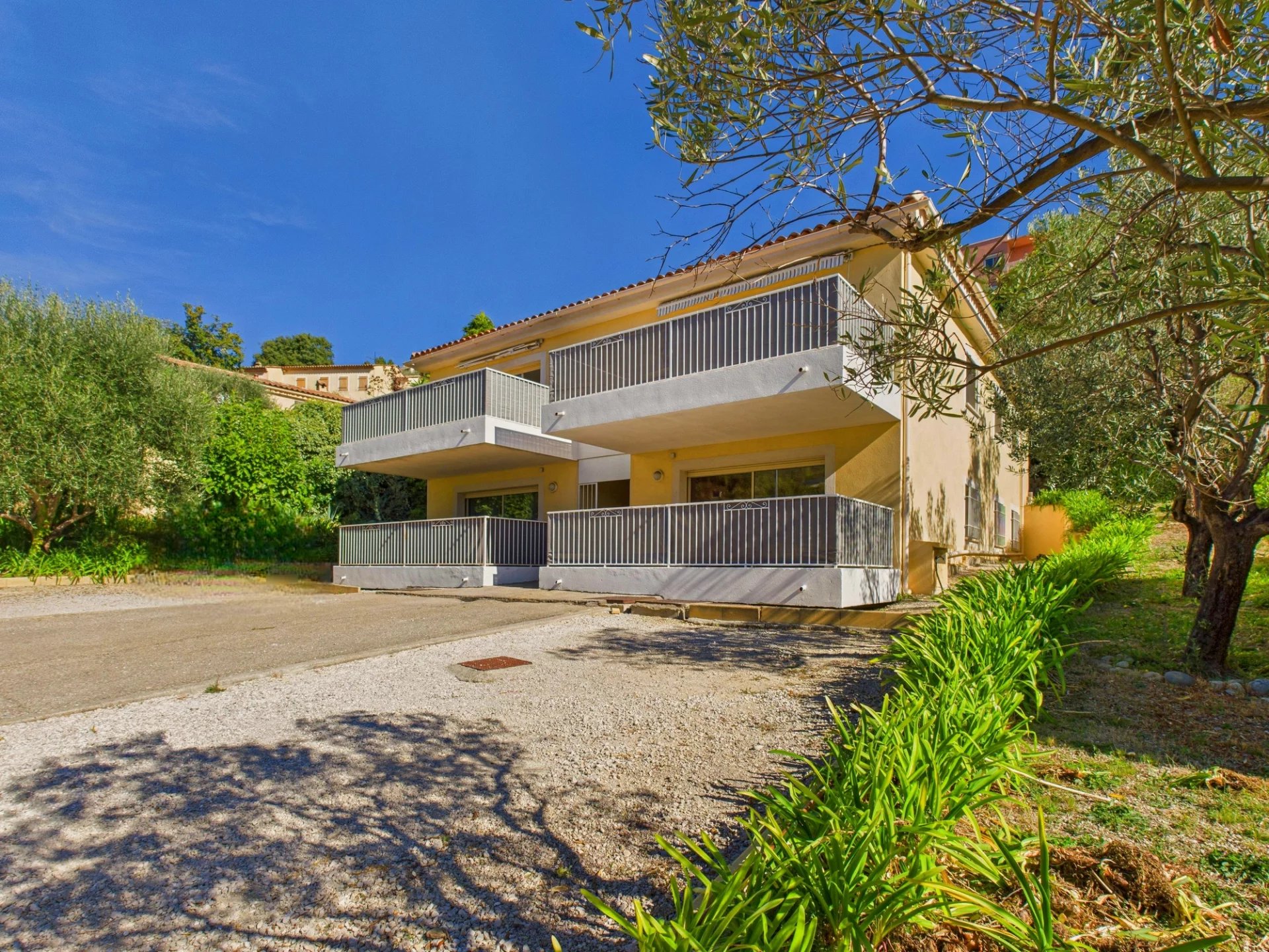 Appartement 3 pièces Terrasse Parkings – Av des Plantiers ST LAURENT DU VAR