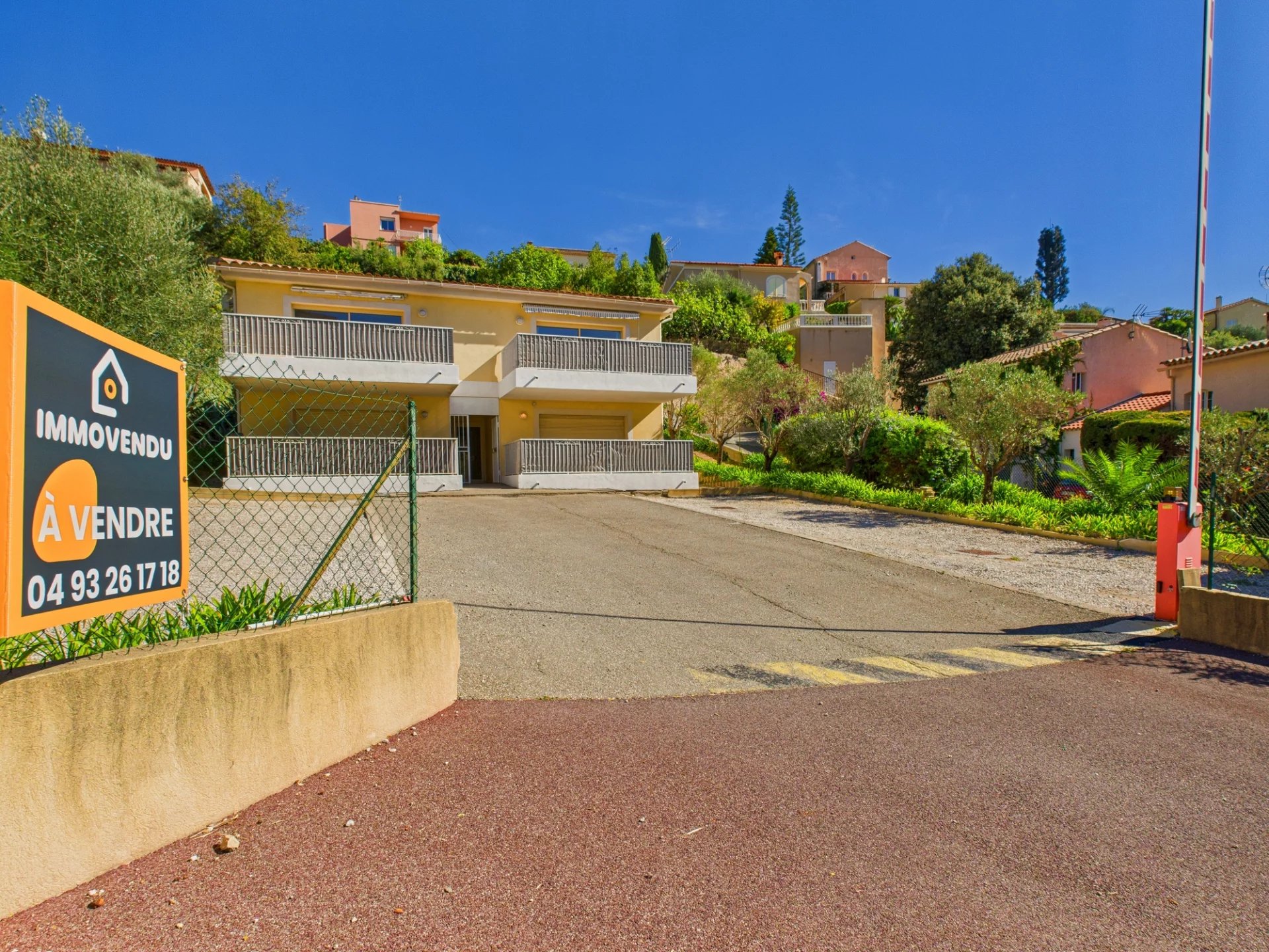 Appartement 3 pièces Terrasse Parkings – Av des Plantiers ST LAURENT DU VAR