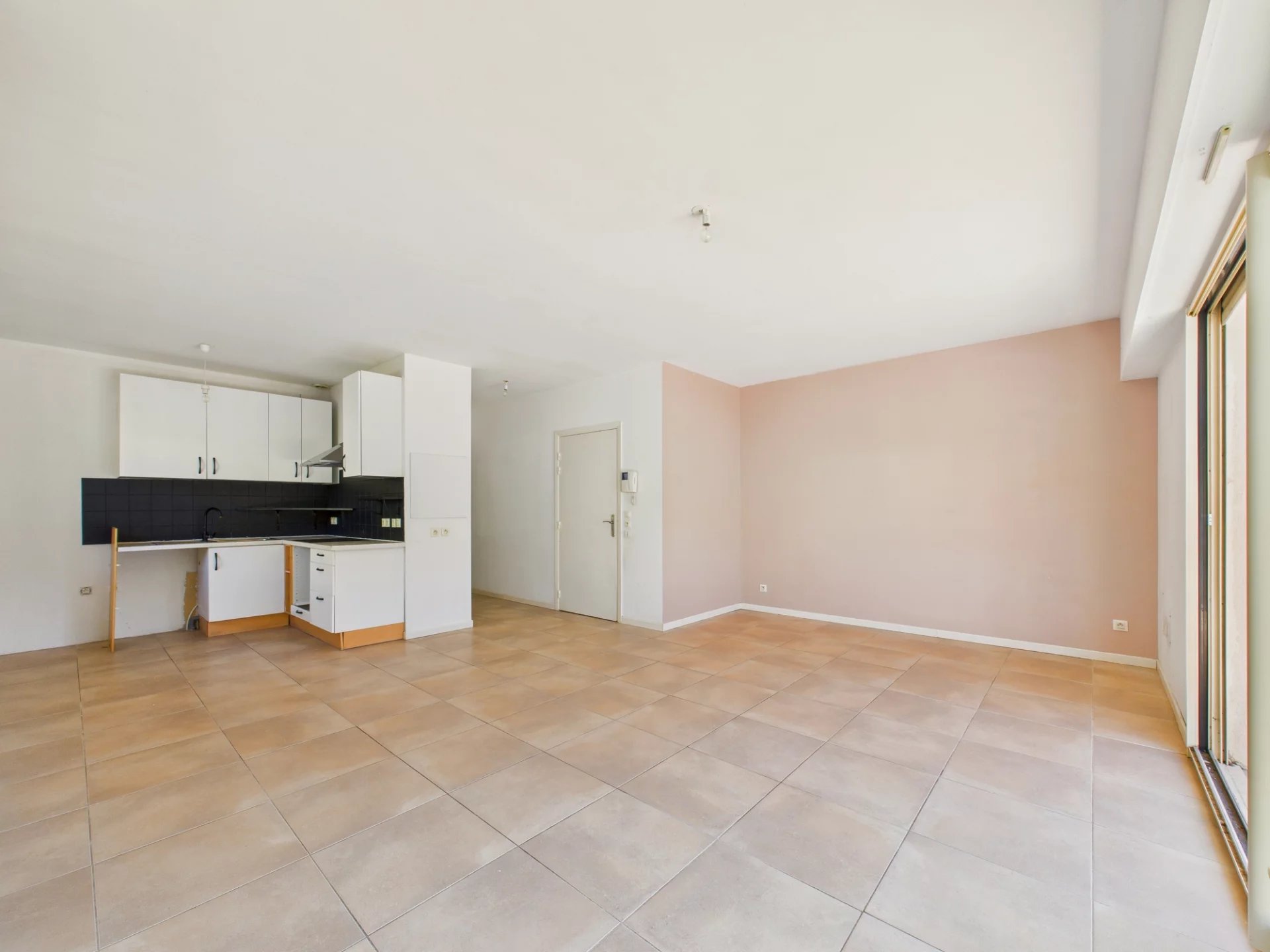 Appartement 3 pièces Terrasse Parkings – Av des Plantiers ST LAURENT DU VAR