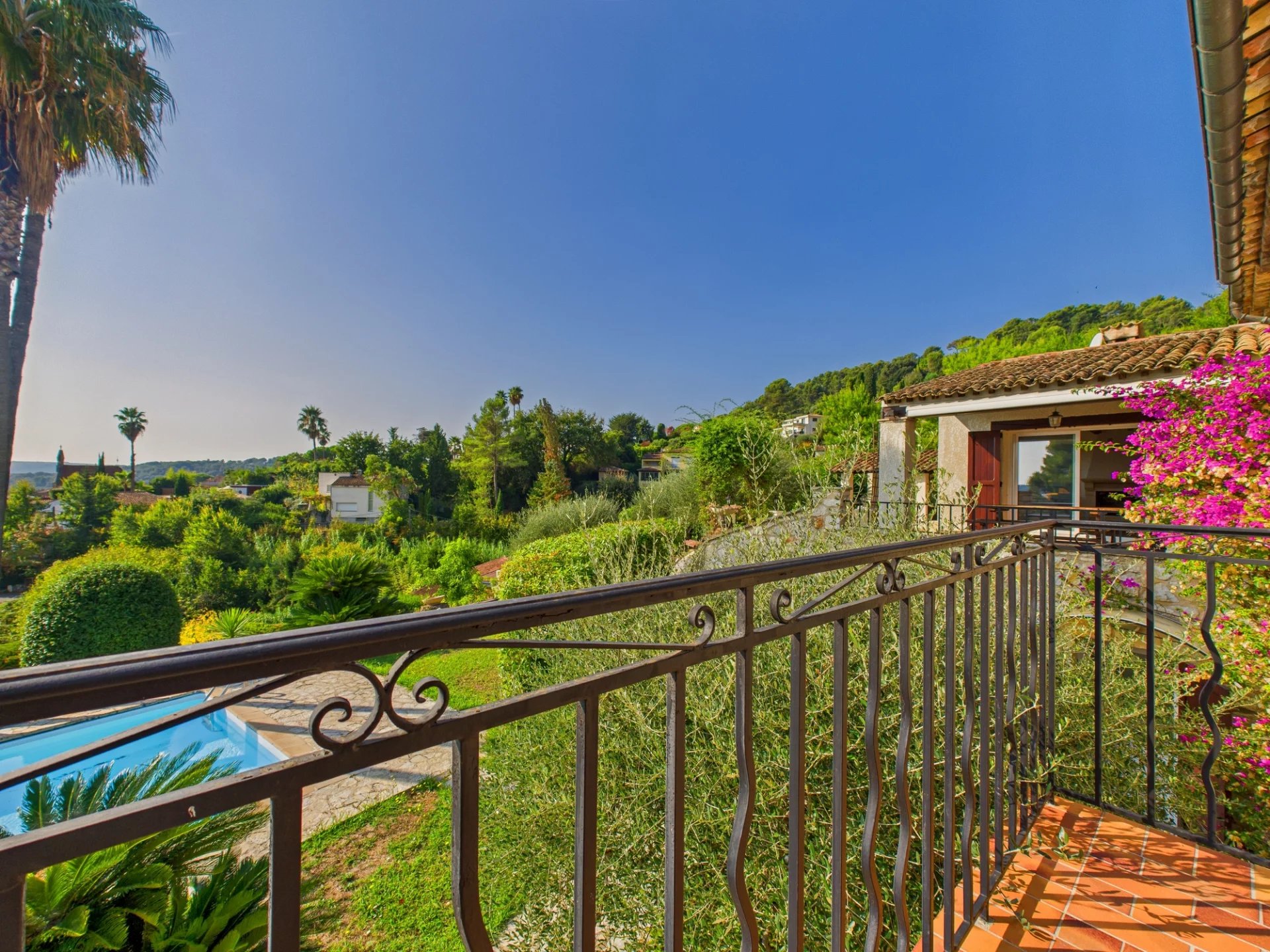 Villa individuelle 199m² avec Piscine + 1857m² de Jardin – LA COLLE SUR LOUP