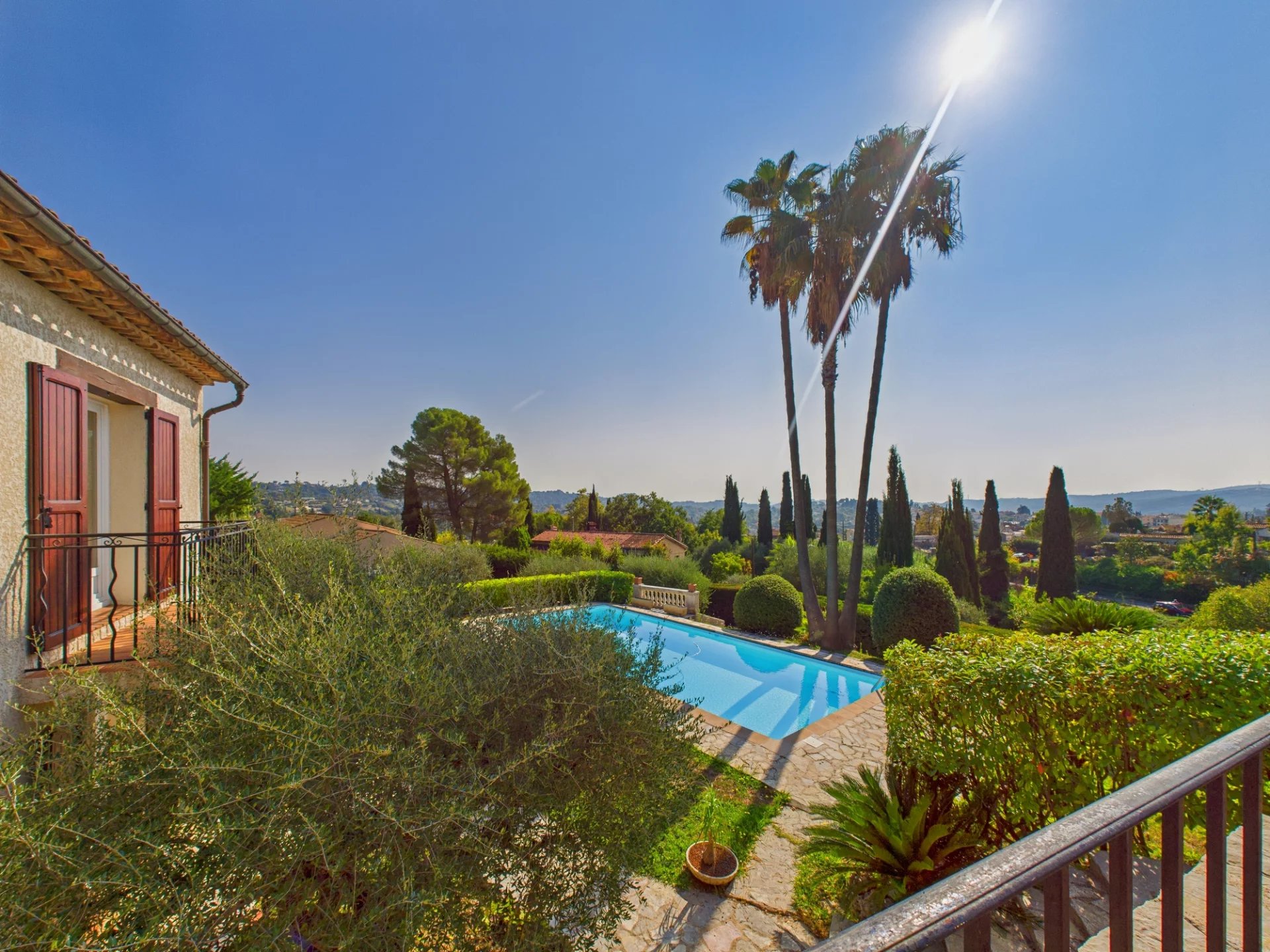 Villa individuelle 199m² avec Piscine + 1857m² de Jardin – LA COLLE SUR LOUP