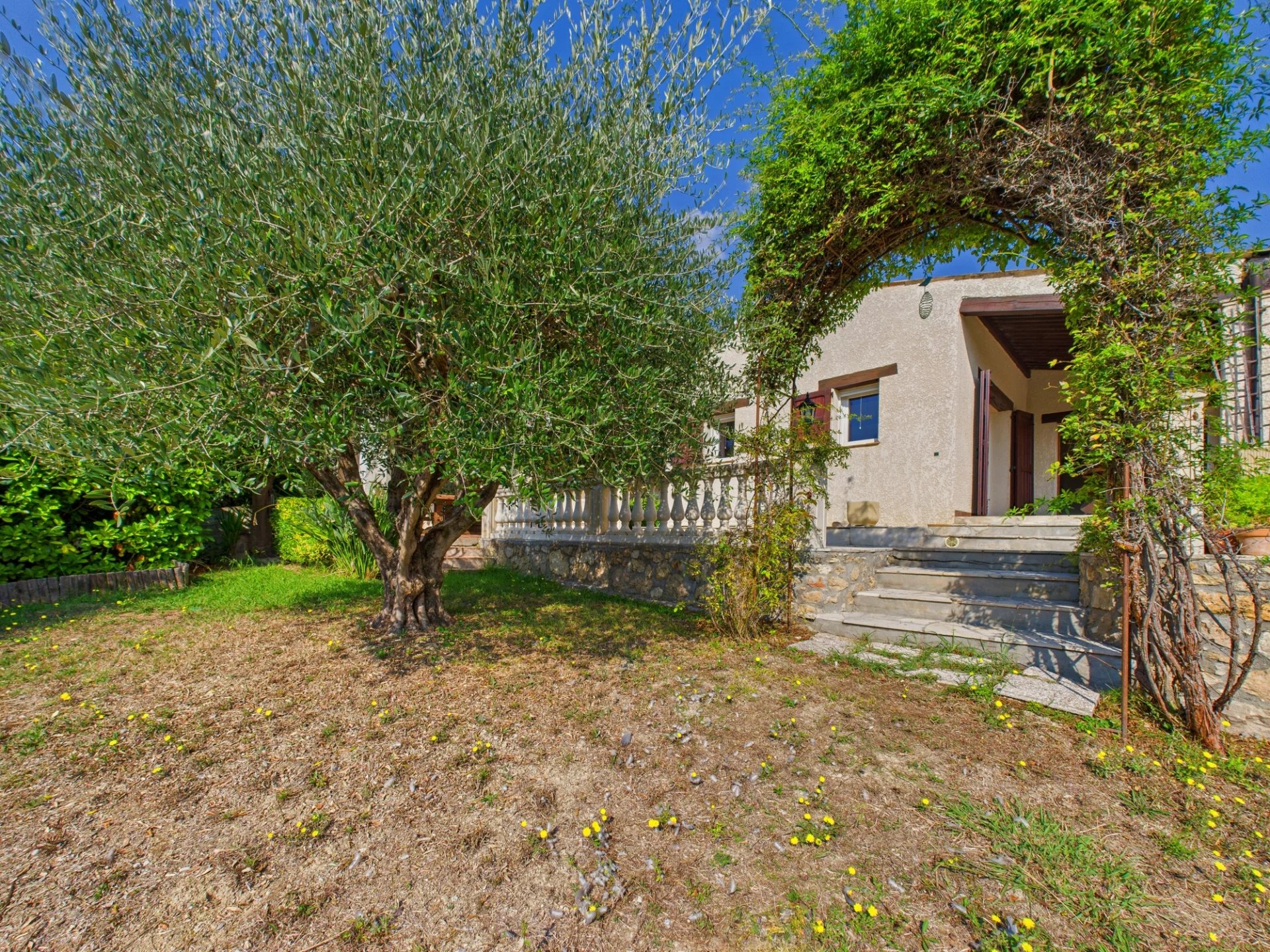 Villa individuelle 199m² avec Piscine + 1857m² de Jardin – LA COLLE SUR LOUP