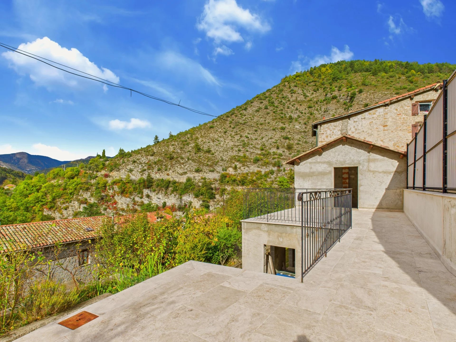 Maison de village à terminer – Terrains – Gorblaou-St-Colomban – Lantosque