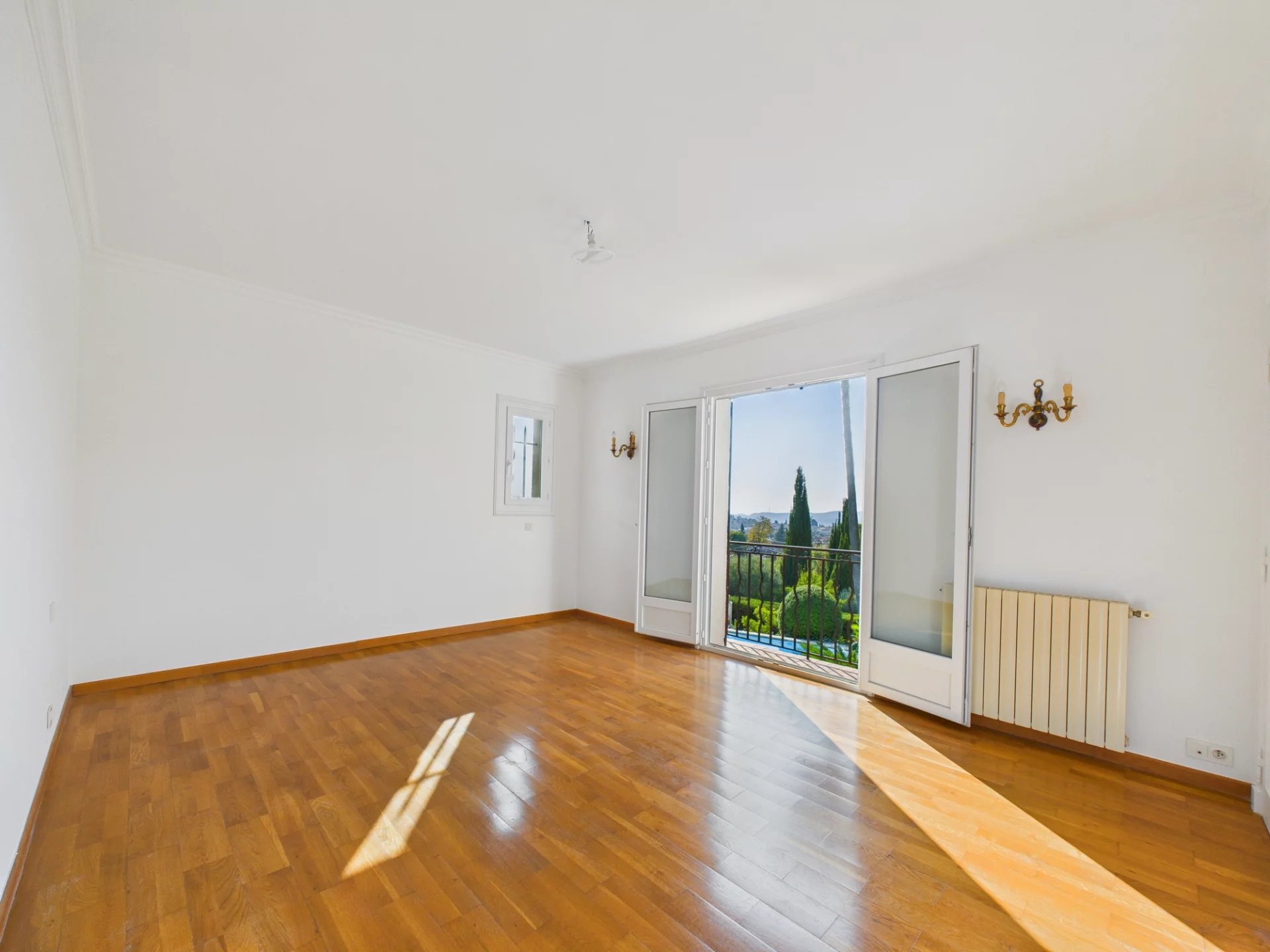 Villa individuelle 199m² avec Piscine + 1857m² de Jardin – LA COLLE SUR LOUP