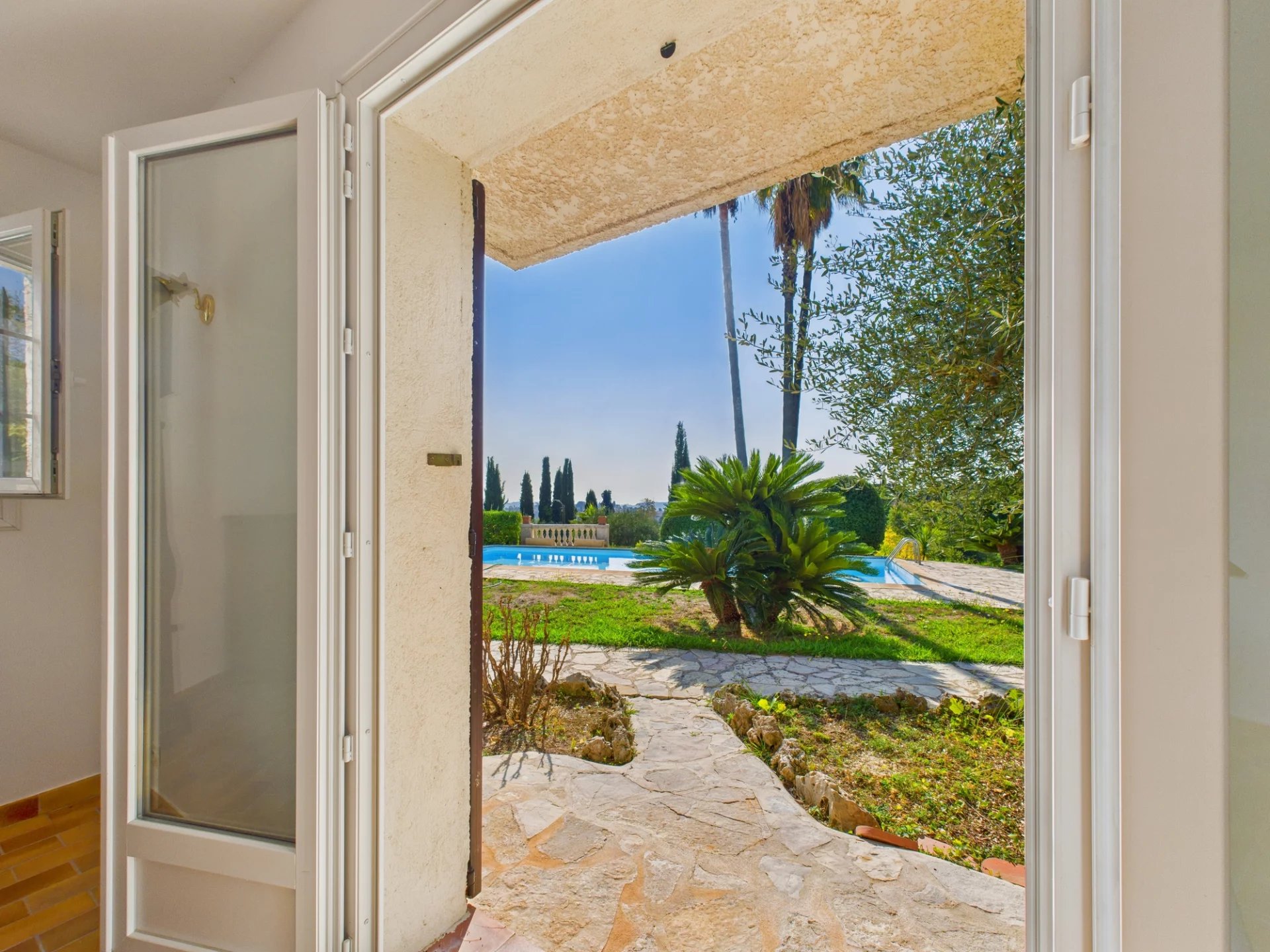 Villa individuelle 199m² avec Piscine + 1857m² de Jardin – LA COLLE SUR LOUP