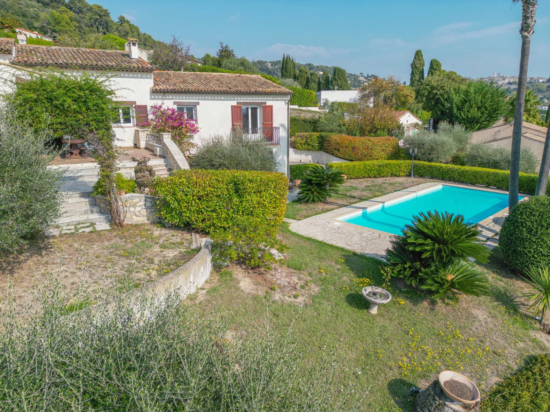 Villa individuelle 199m² avec Piscine + 1857m² de Jardin – LA COLLE SUR LOUP