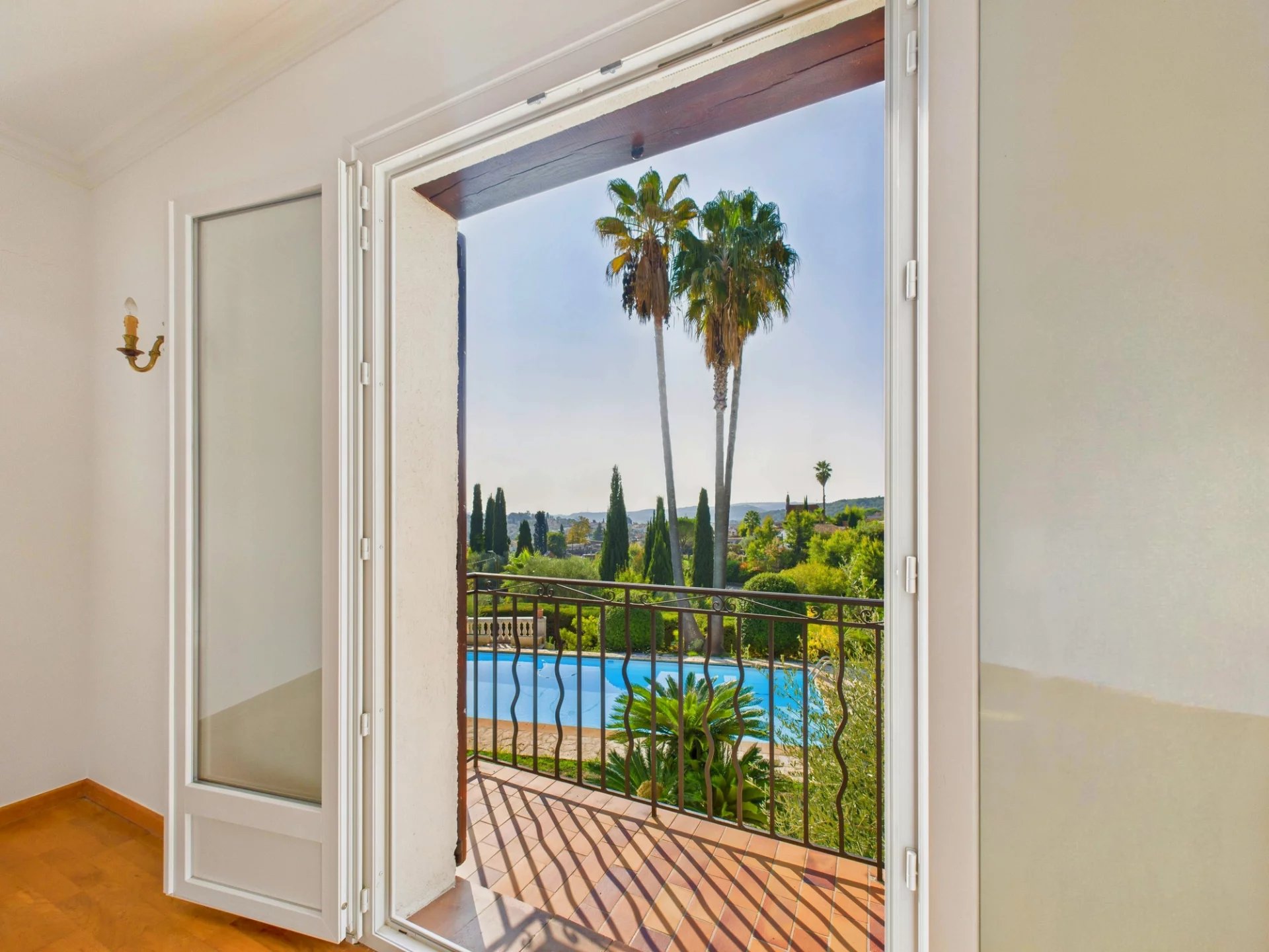 Villa individuelle 199m² avec Piscine + 1857m² de Jardin – LA COLLE SUR LOUP