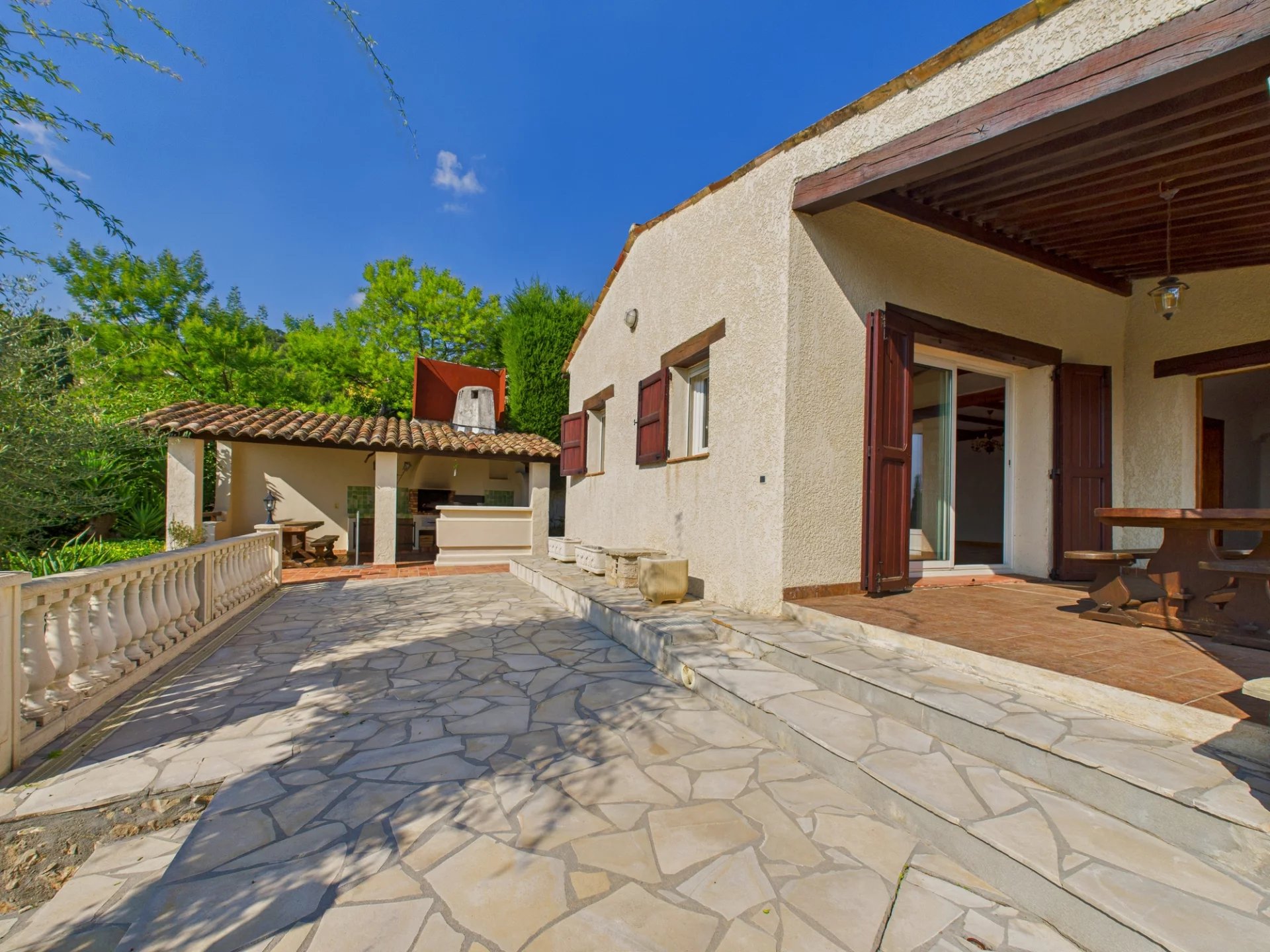 Villa individuelle 199m² avec Piscine + 1857m² de Jardin – LA COLLE SUR LOUP