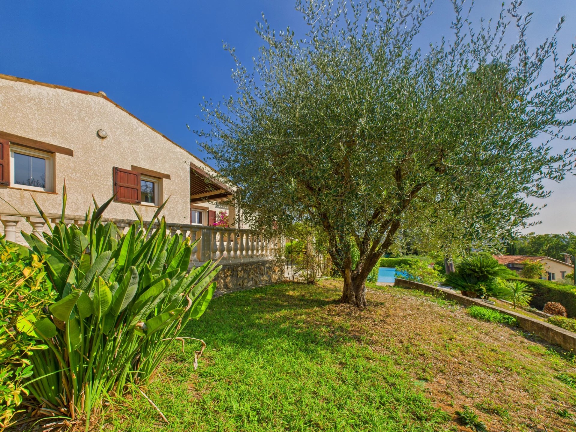 Villa individuelle 199m² avec Piscine + 1857m² de Jardin – LA COLLE SUR LOUP