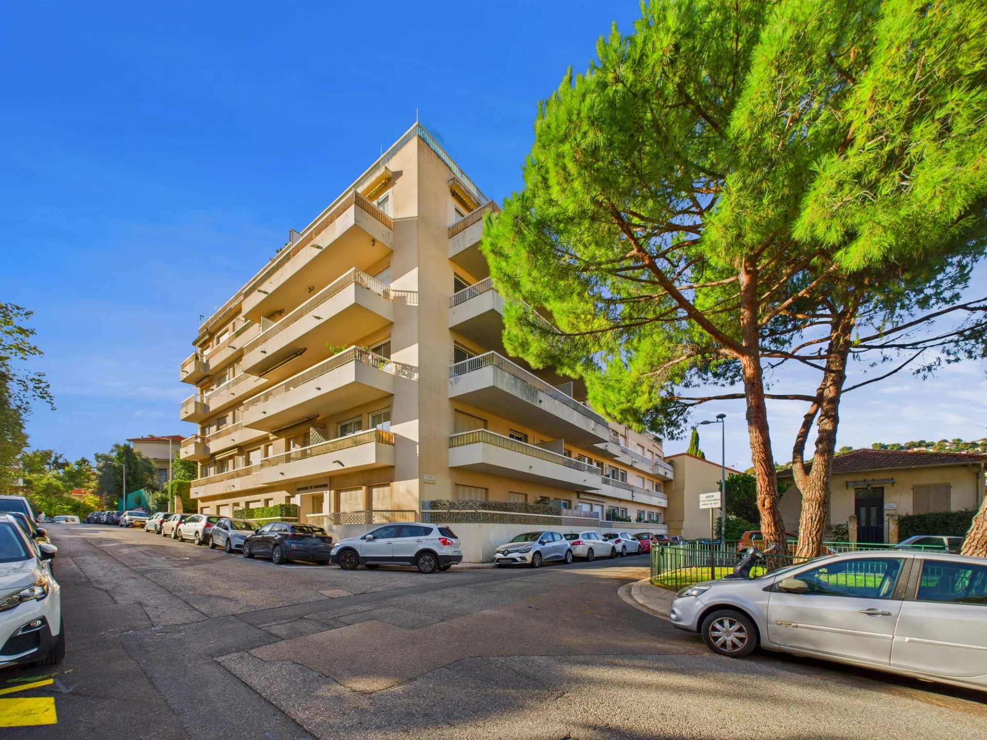 VENDU LOUÉ – Appartement 2 pièces Cave Parking – Av Frédéric Mistral – NICE Gorbella