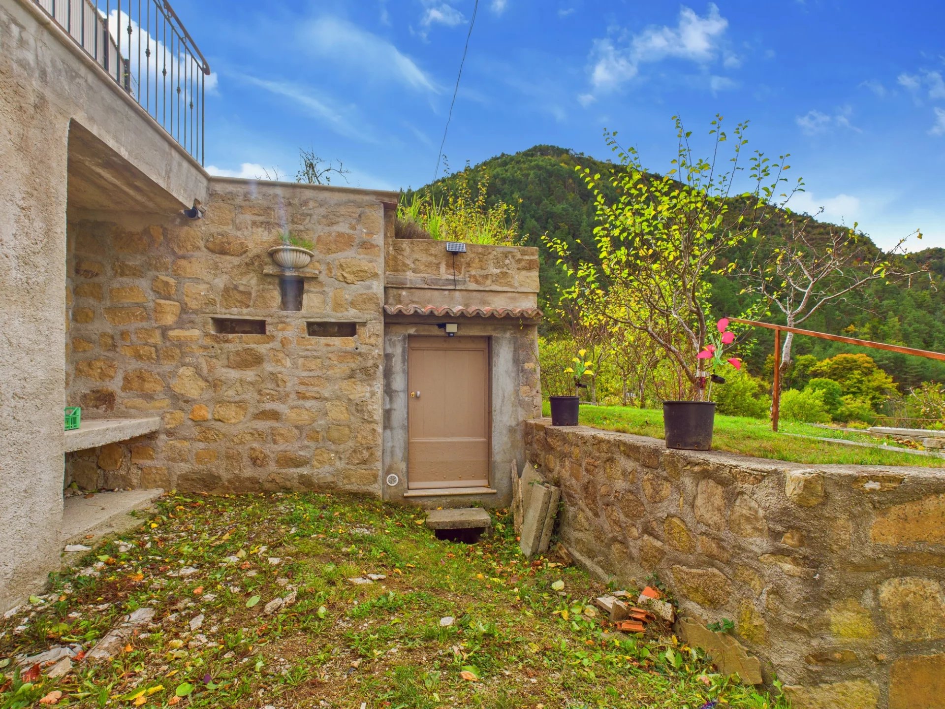 Maison de village à terminer – Terrains – Gorblaou-St-Colomban – Lantosque