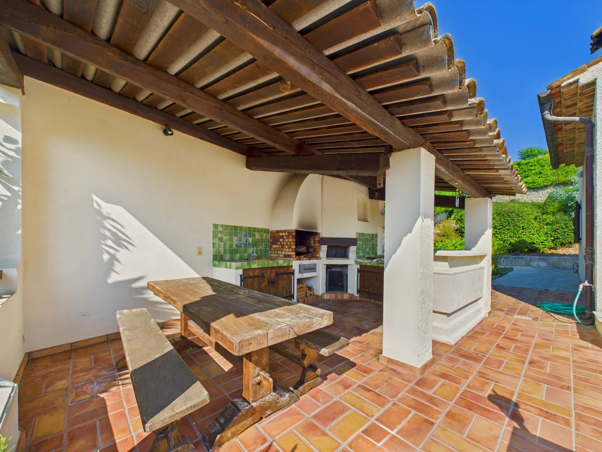 Villa individuelle 199m² avec Piscine + 1857m² de Jardin – LA COLLE SUR LOUP