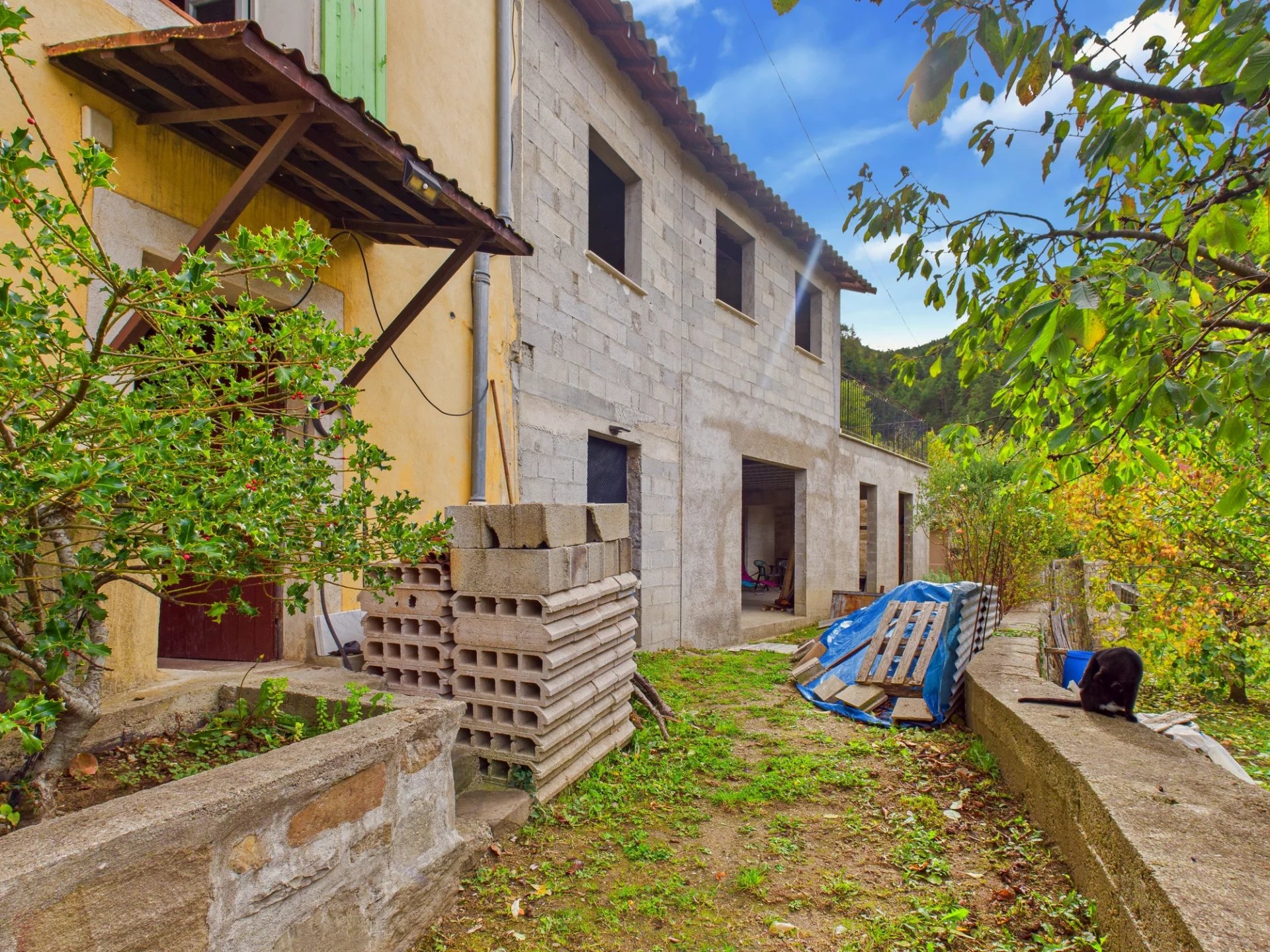 Maison de village à terminer – Terrains – Gorblaou-St-Colomban – Lantosque