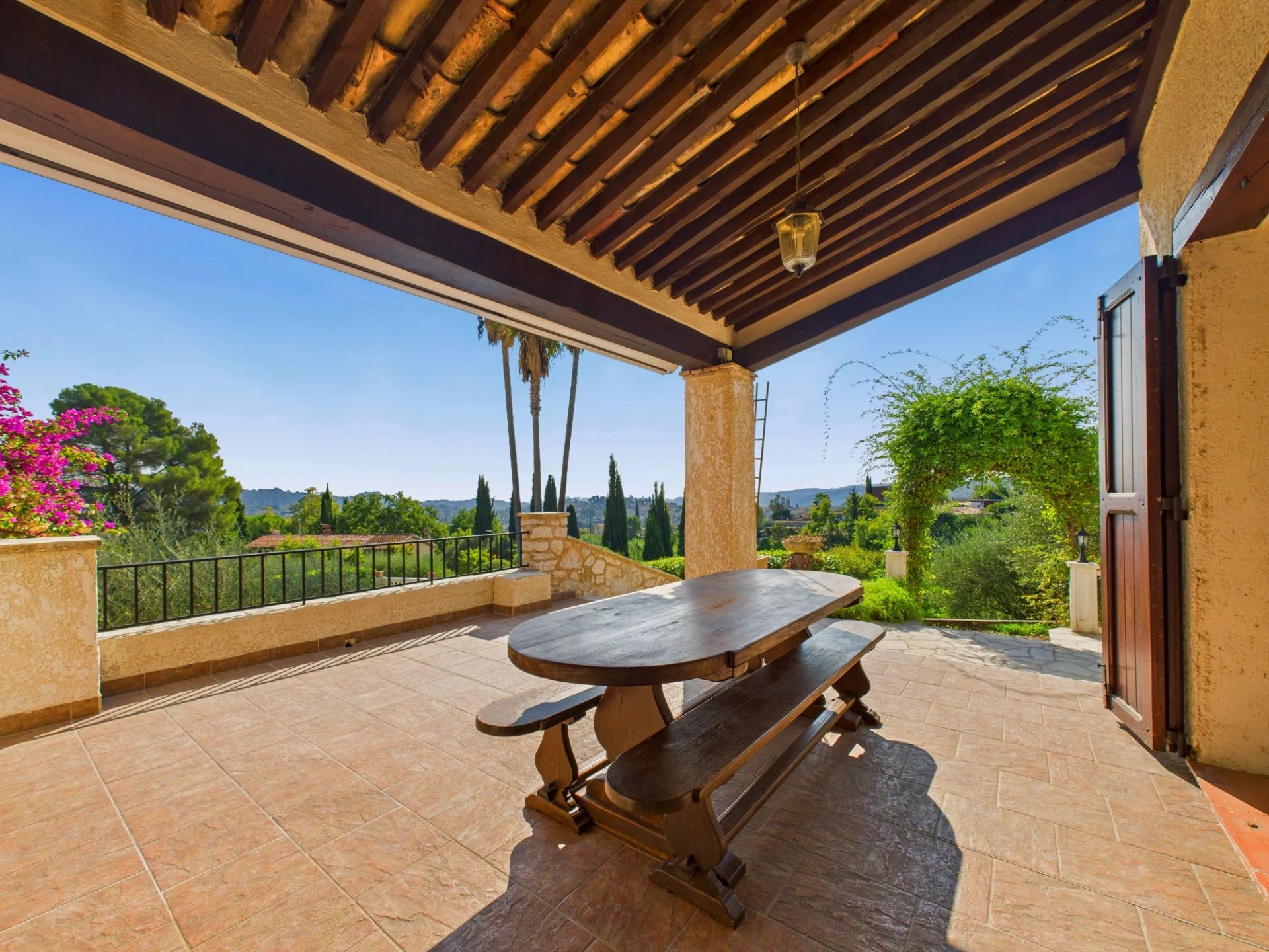 Villa individuelle 199m² avec Piscine + 1857m² de Jardin – LA COLLE SUR LOUP