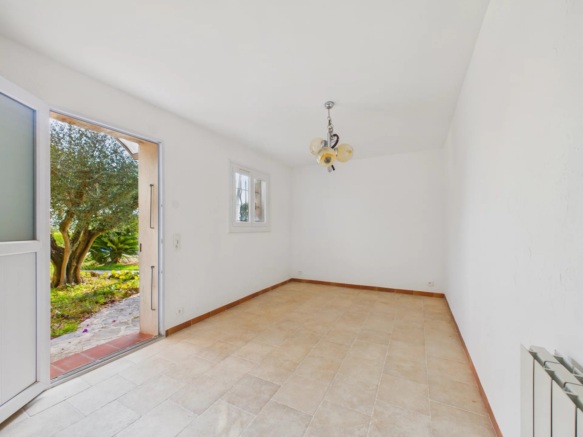 Villa individuelle 199m² avec Piscine + 1857m² de Jardin – LA COLLE SUR LOUP