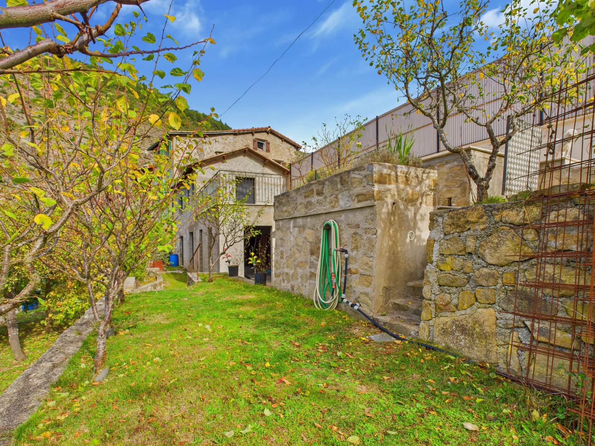 Maison de village à terminer – Terrains – Gorblaou-St-Colomban – Lantosque
