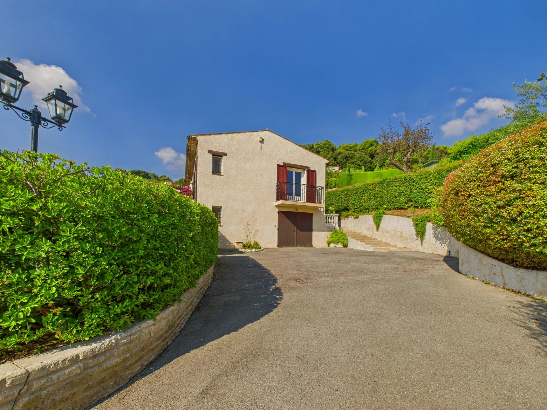 Villa individuelle 199m² avec Piscine + 1857m² de Jardin – LA COLLE SUR LOUP