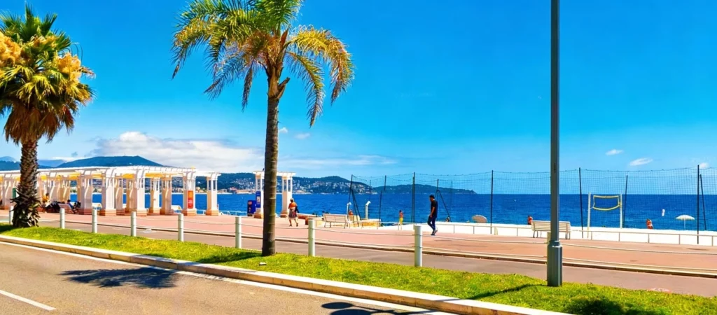 plage-carras-promenade- des-anglais