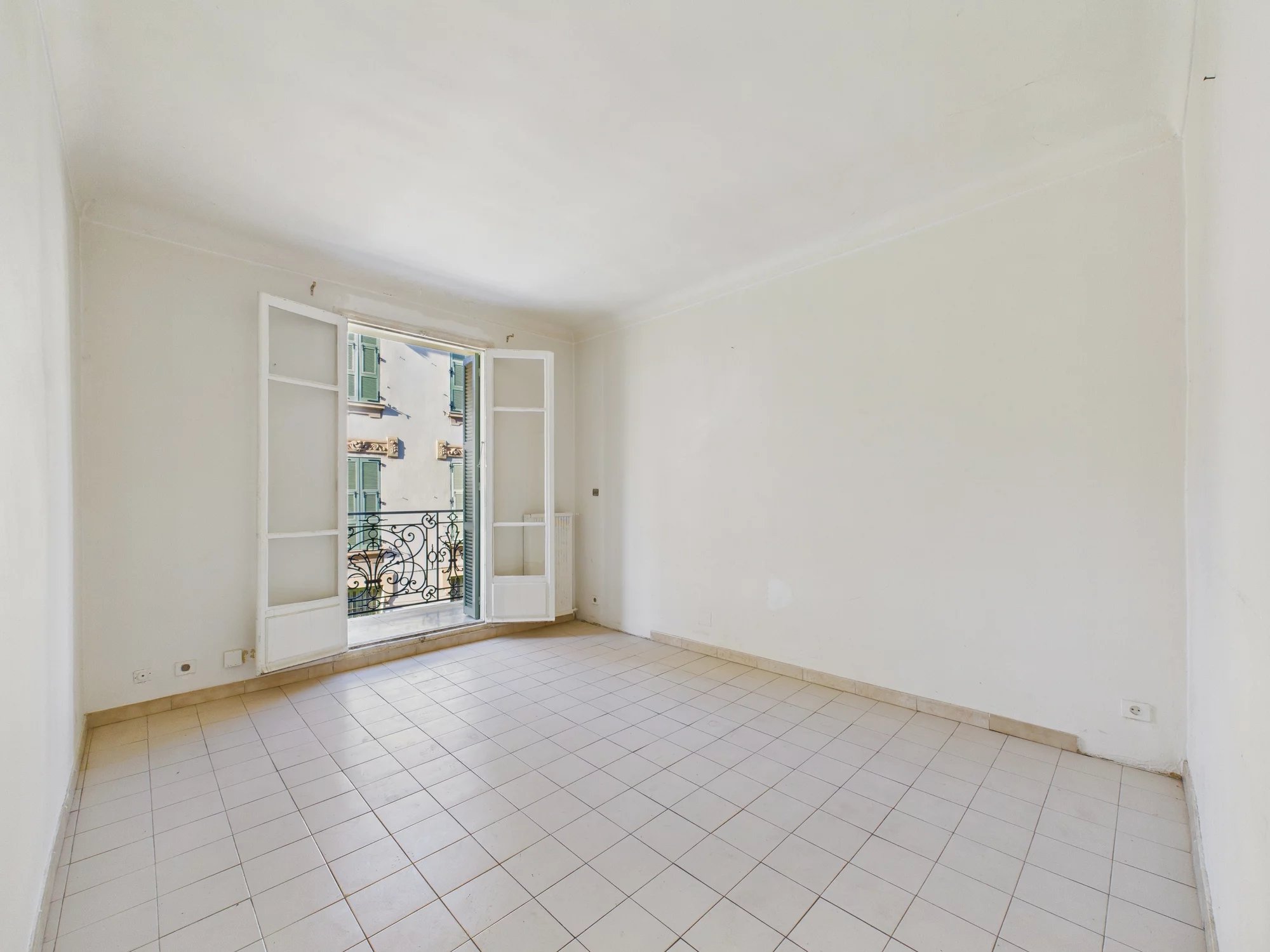 Appartement 2 pièces + grande cave – Rue Cros de Capeu – NICE