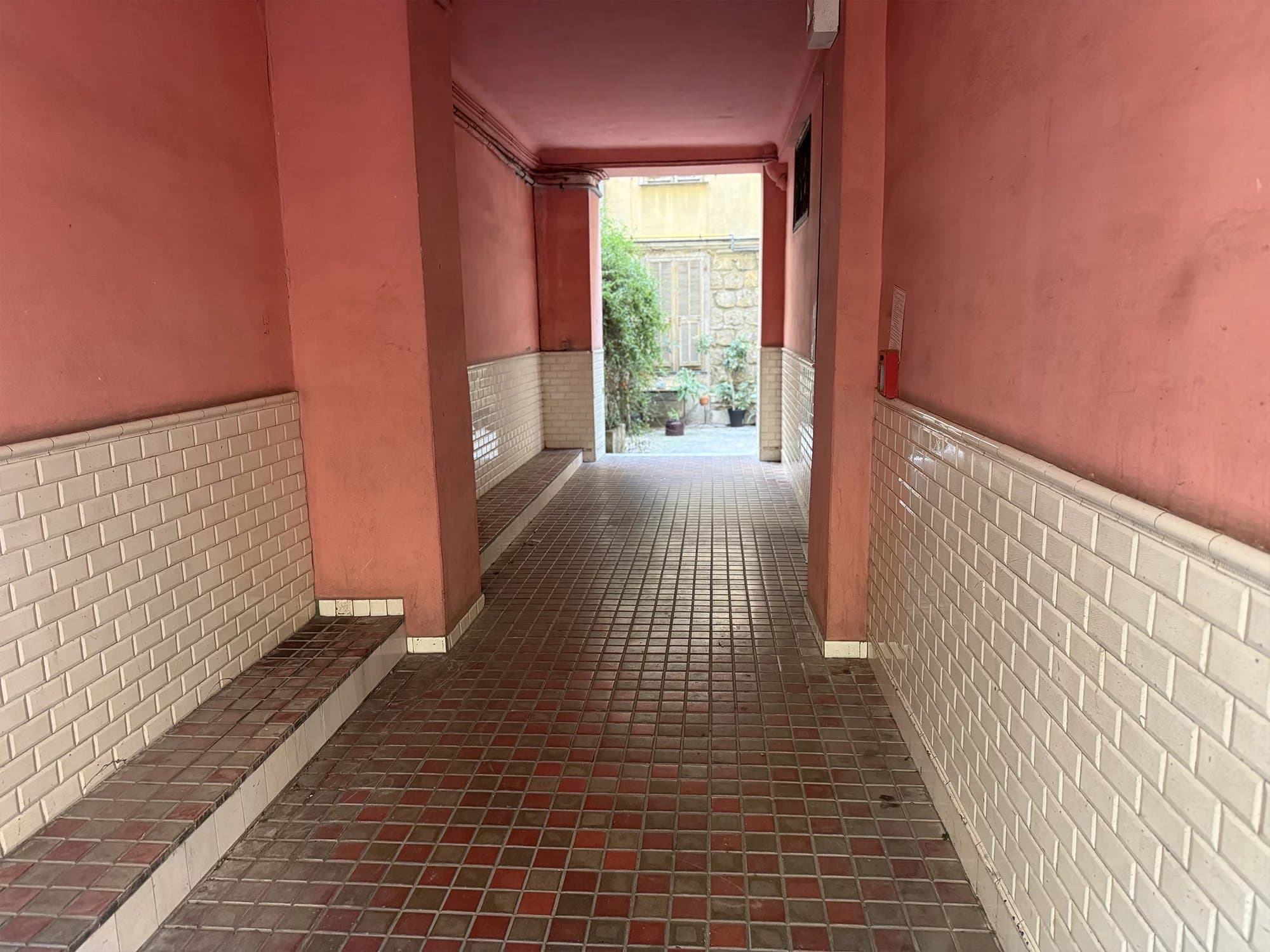 Cave – 17 Rue Auguste Gal – NICE