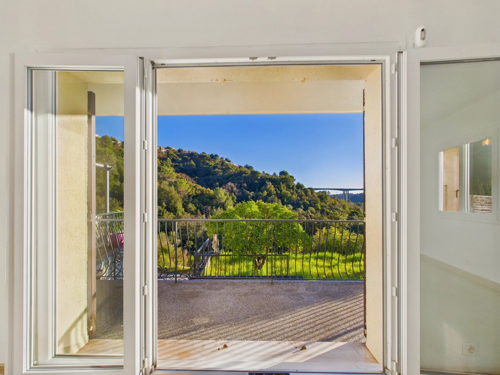 Bas de VILLA 4 pièces 114m² LC (277.30m² au total) Jardin / Terrasse + Grand garage – NICE Saint Pancrace