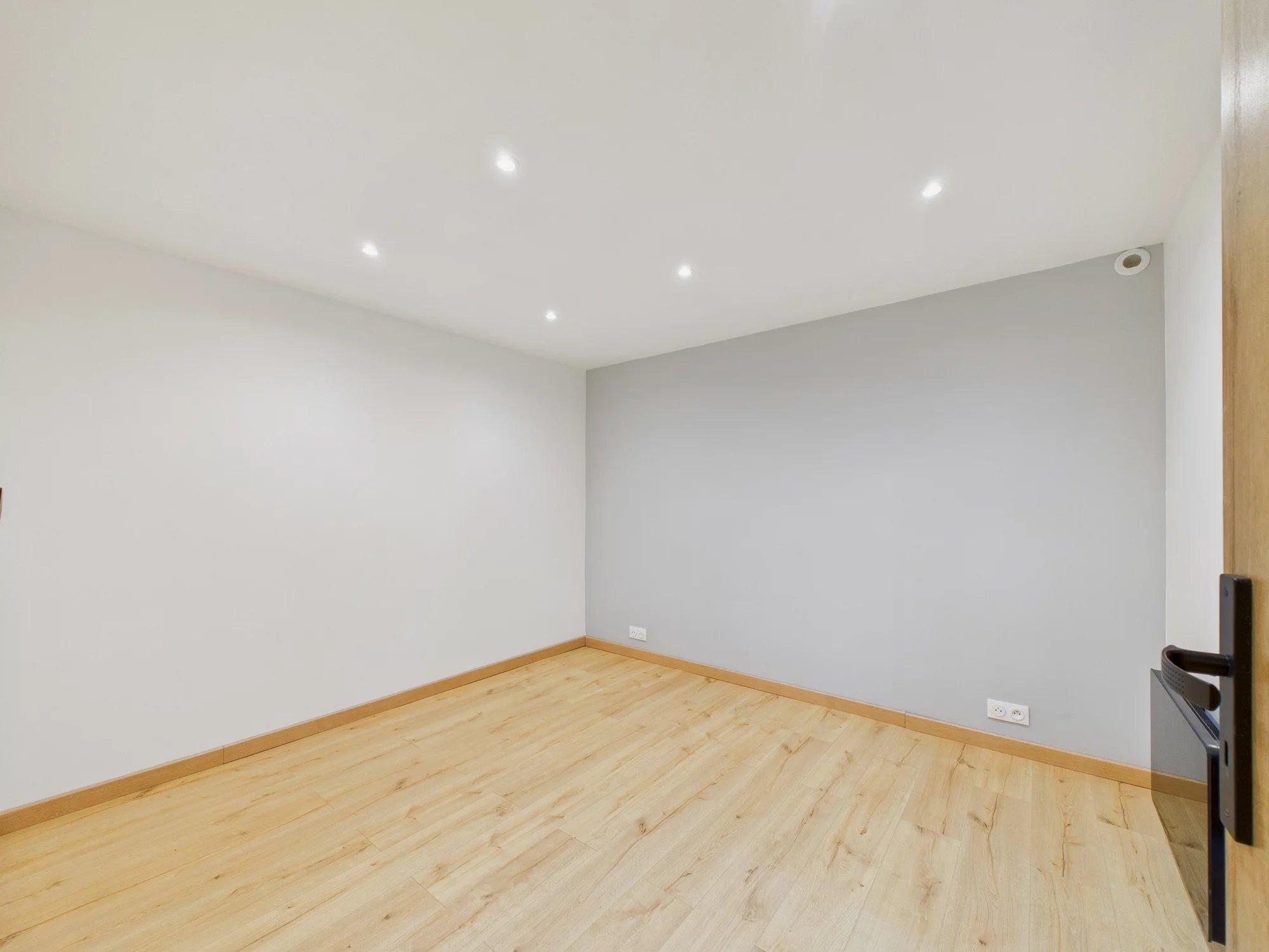 Bas de VILLA 4 pièces 114m² LC (277.30m² au total) Jardin / Terrasse + Grand garage – NICE Saint Pancrace