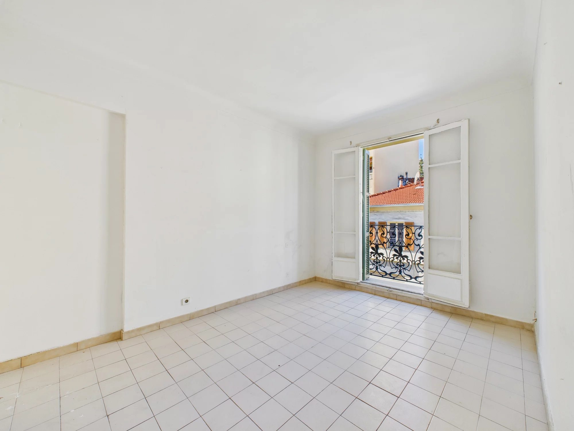 Appartement 2 pièces + grande cave – Rue Cros de Capeu – NICE