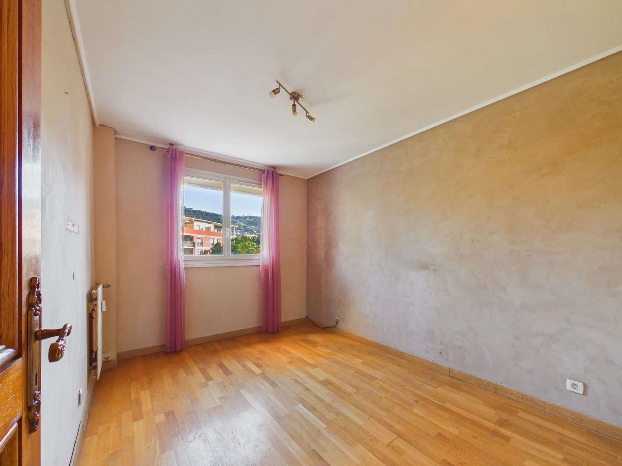 Appartement 2 pièces + cave – Rue Justin Montolivo – NICE Acropolis