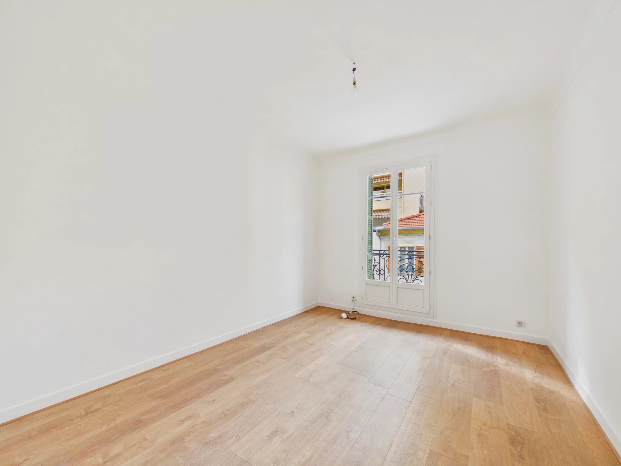 Appartement 2 pièces + grande cave + Jardin – Rue Cros de Capeu – NICE