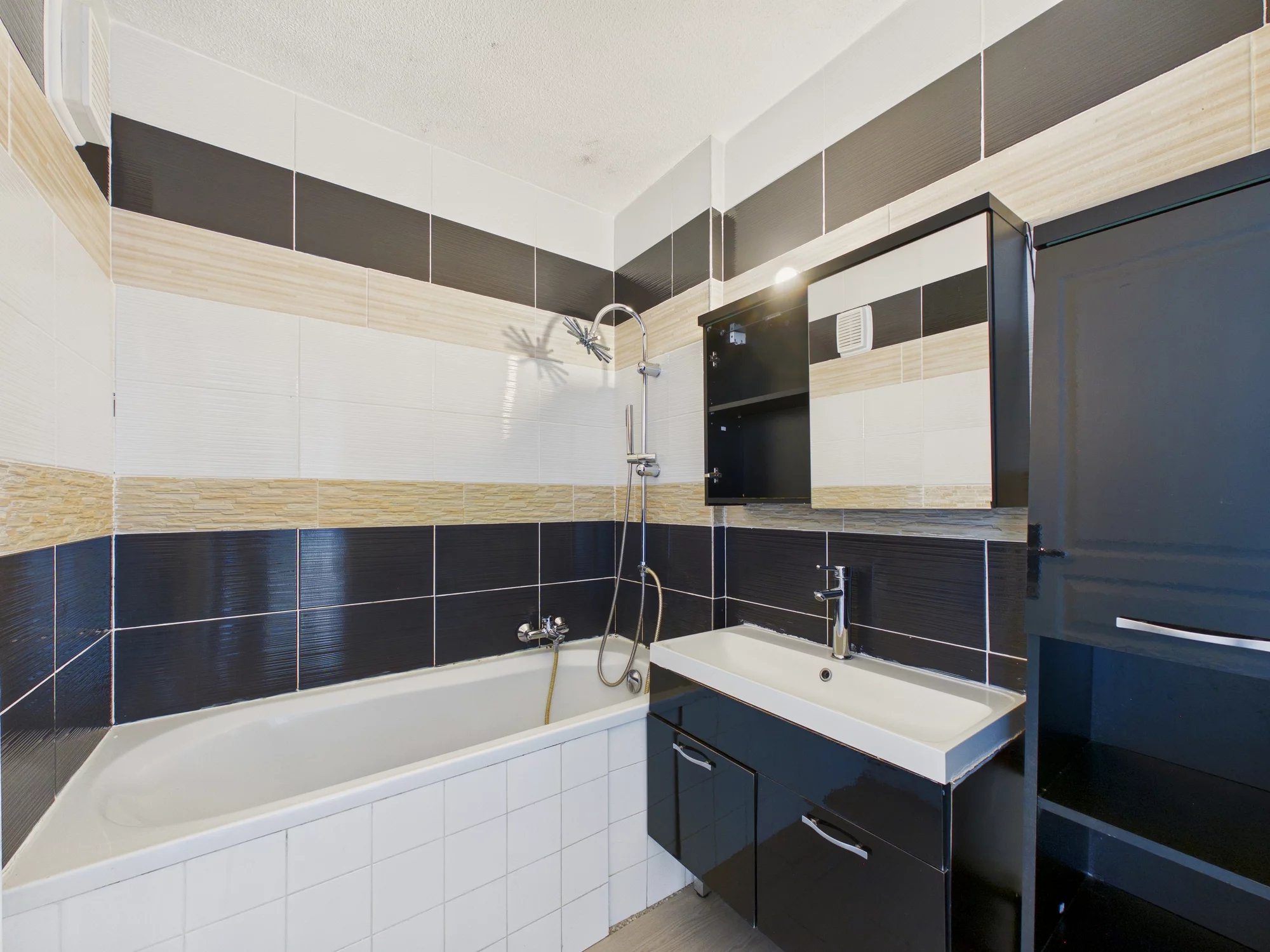 Appartement 4 pièces + cave – Bd Henri Sappia – NICE