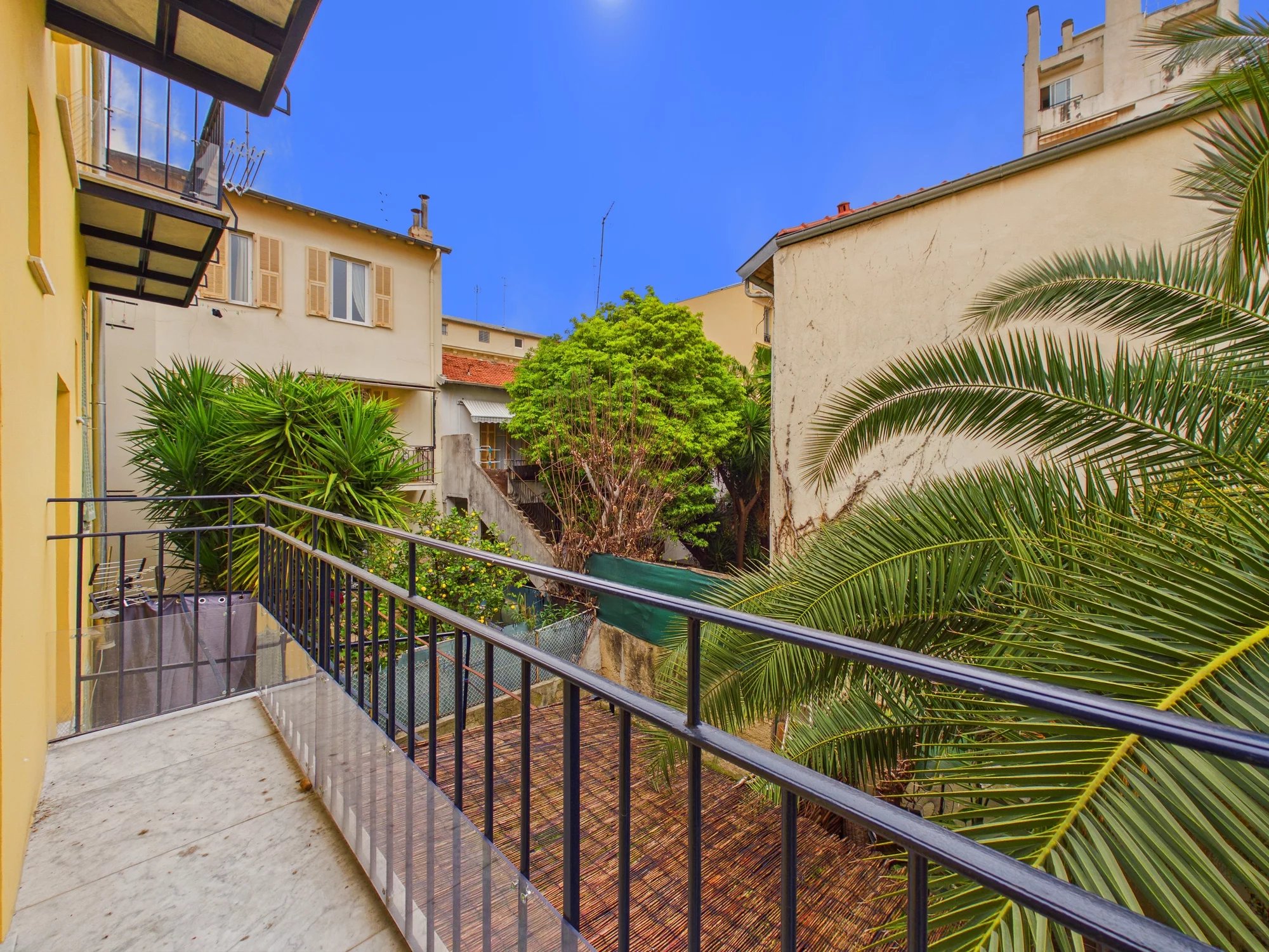 Appartement 2 pièces + grande cave + Jardin – Rue Cros de Capeu – NICE