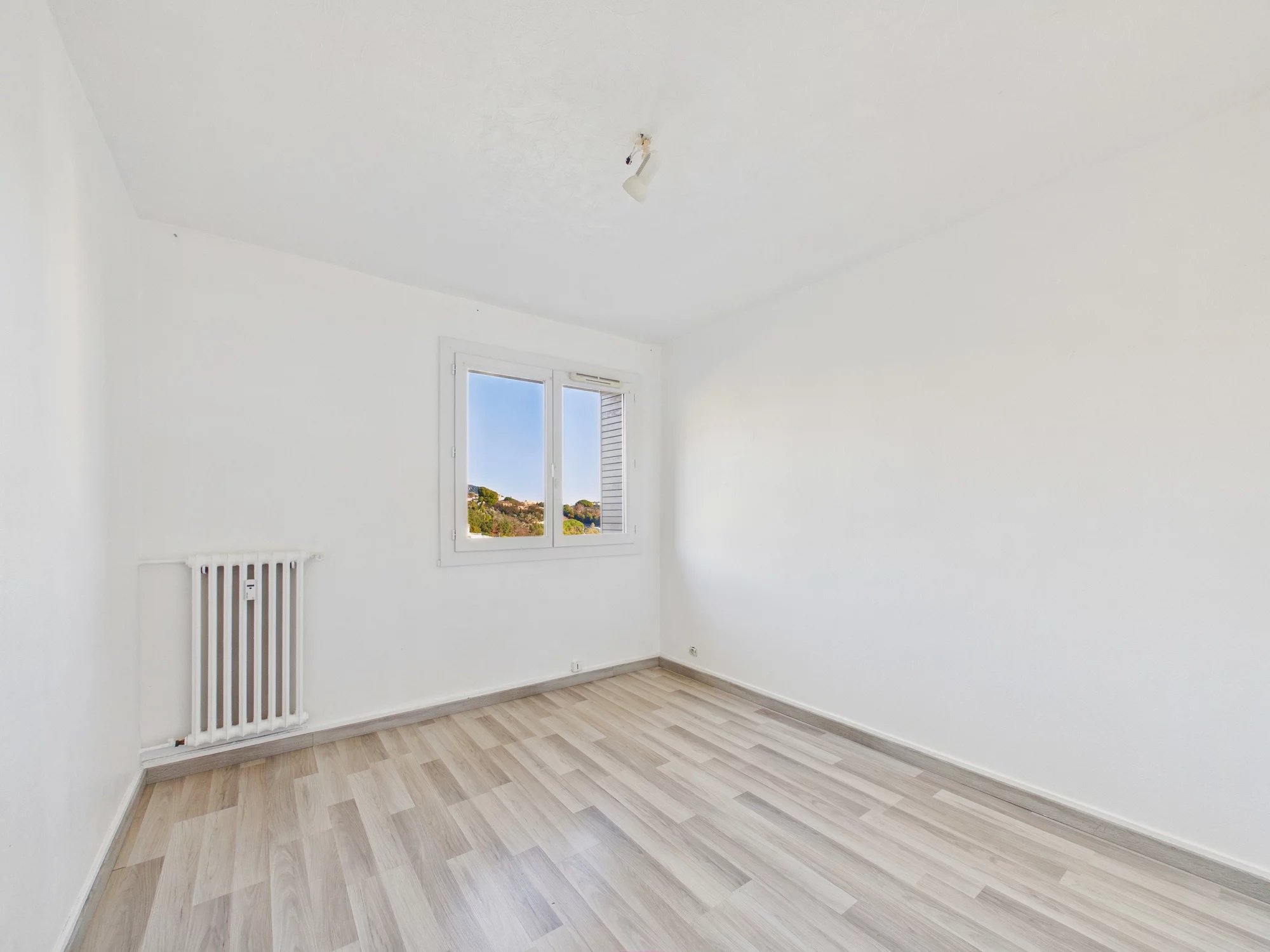 Appartement 4 pièces + cave – Bd Henri Sappia – NICE