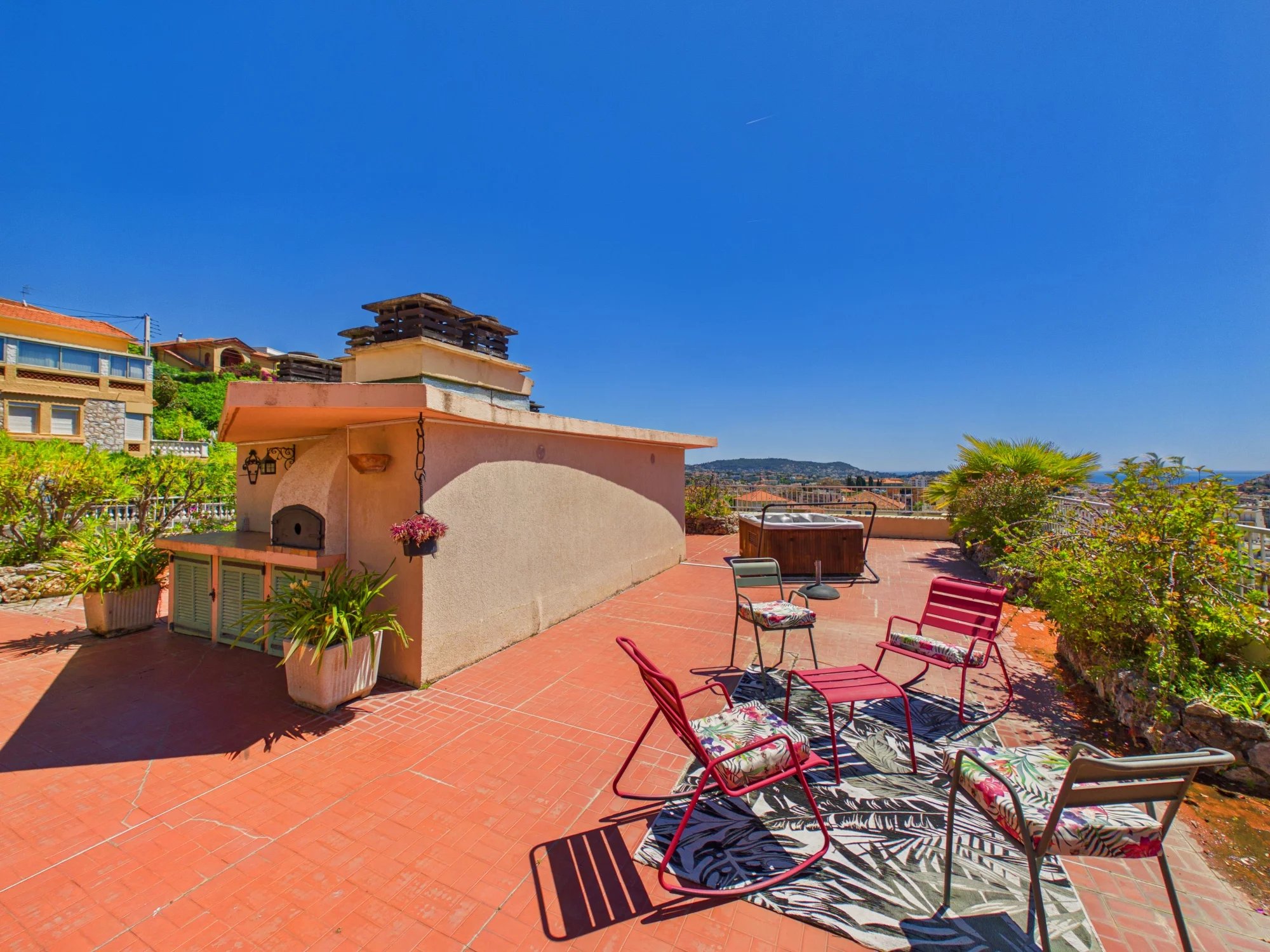 Appartement 4 pièces Dernier Etage – Terrasse 150m² – St Sylvestre – NICE