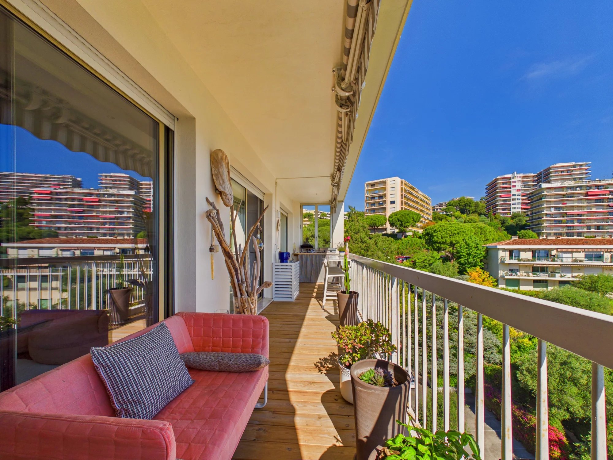 Appartement 4 pièces – Terrasse VUE MER – Cave – Garage – NICE FABRON