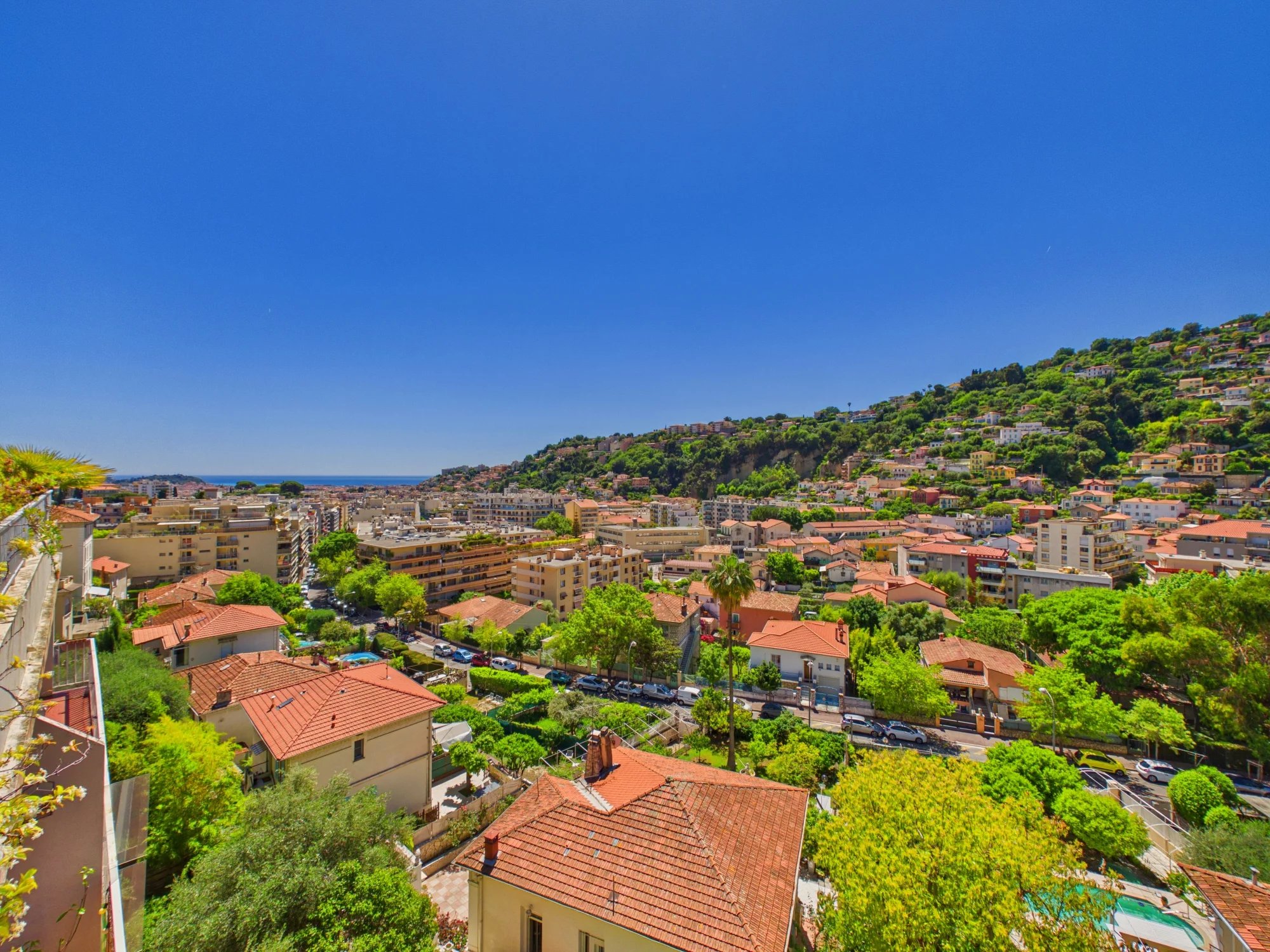 Appartement 4 pièces Dernier Etage – Terrasse 150m² – St Sylvestre – NICE