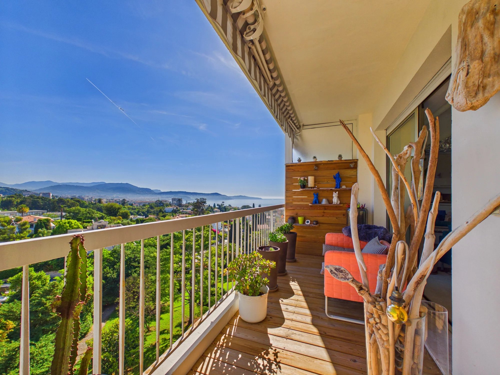 Appartement 4 pièces – Terrasse VUE MER – Cave – Garage – NICE FABRON